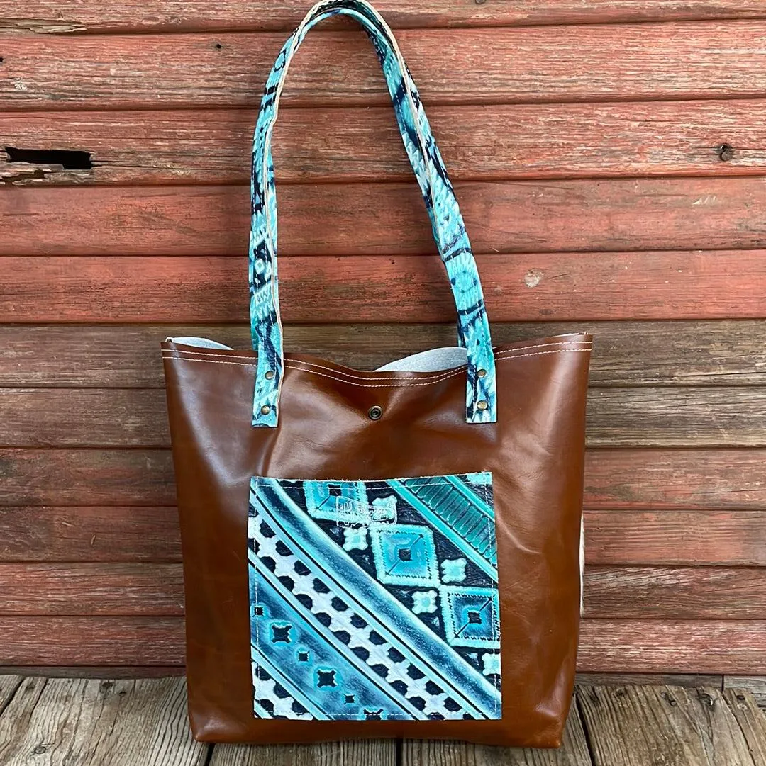 043 Trisha - Tricolor w/ Blank Slate