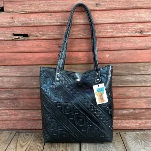 050 Trisha - Blank Slate w/ Black Navajo