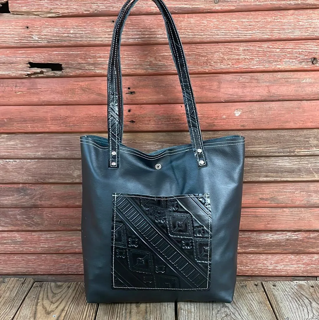 050 Trisha - Blank Slate w/ Black Navajo
