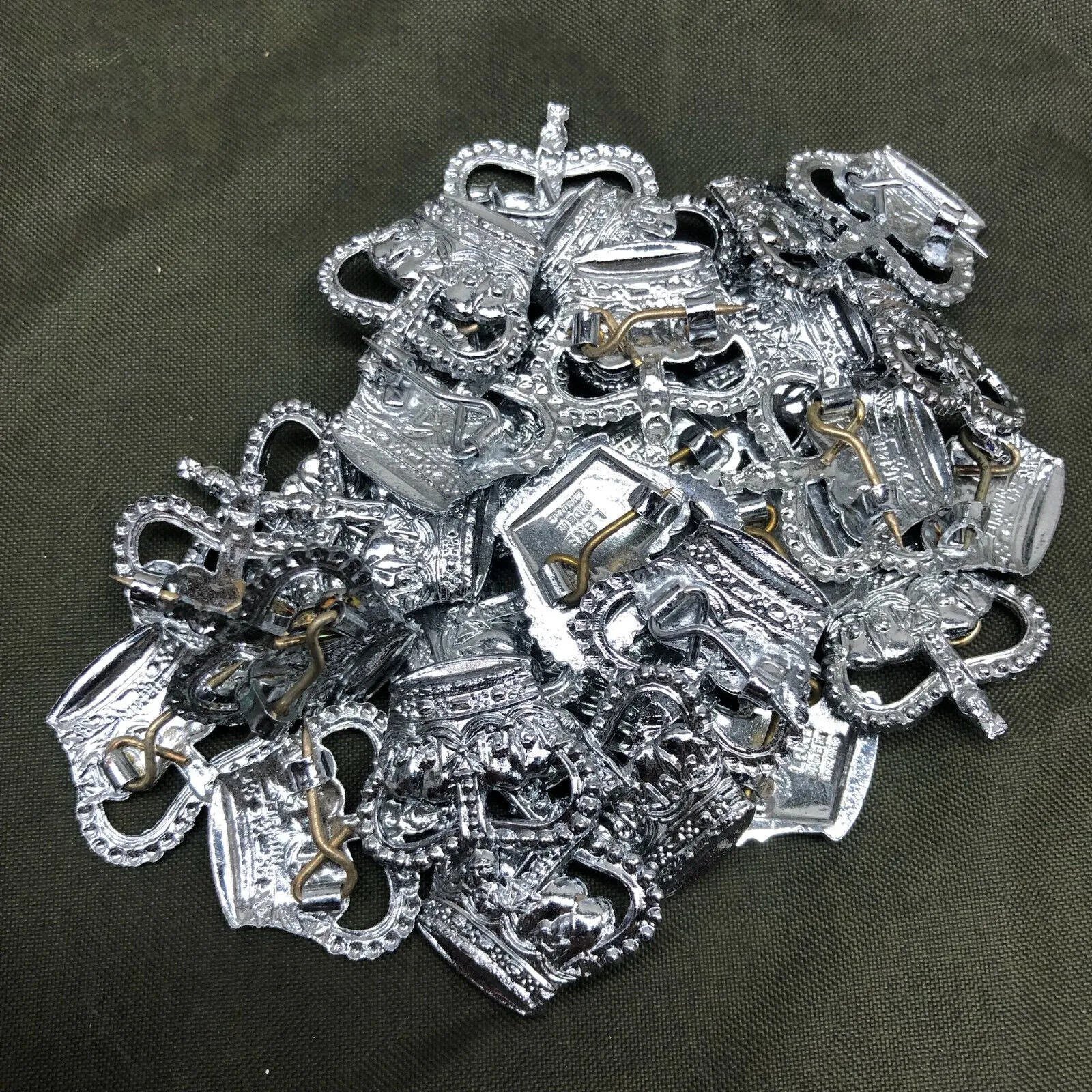 British Army Metal Rank Badge in Chromium plated metal - Small Crown - Staff Sgt