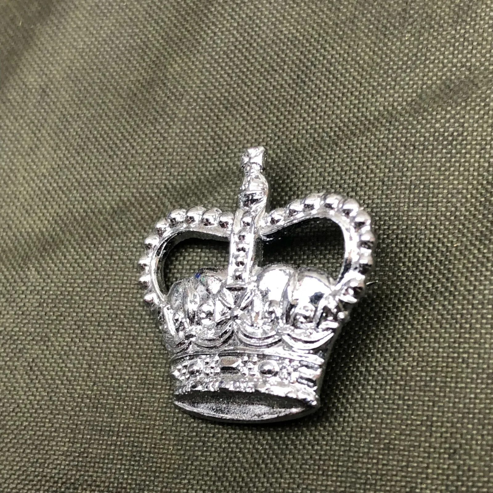 British Army Metal Rank Badge in Chromium plated metal - Small Crown - Staff Sgt