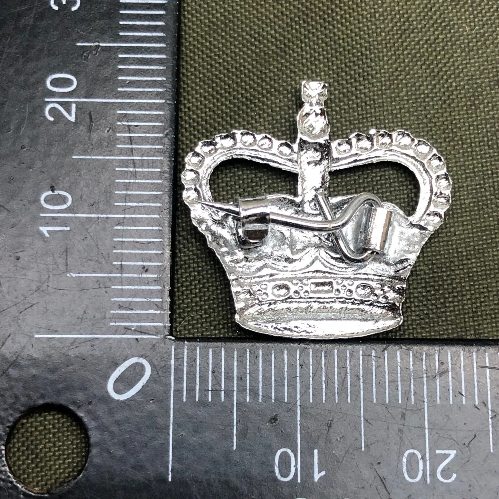 British Army Metal Rank Badge in Chromium plated metal - Small Crown - Staff Sgt