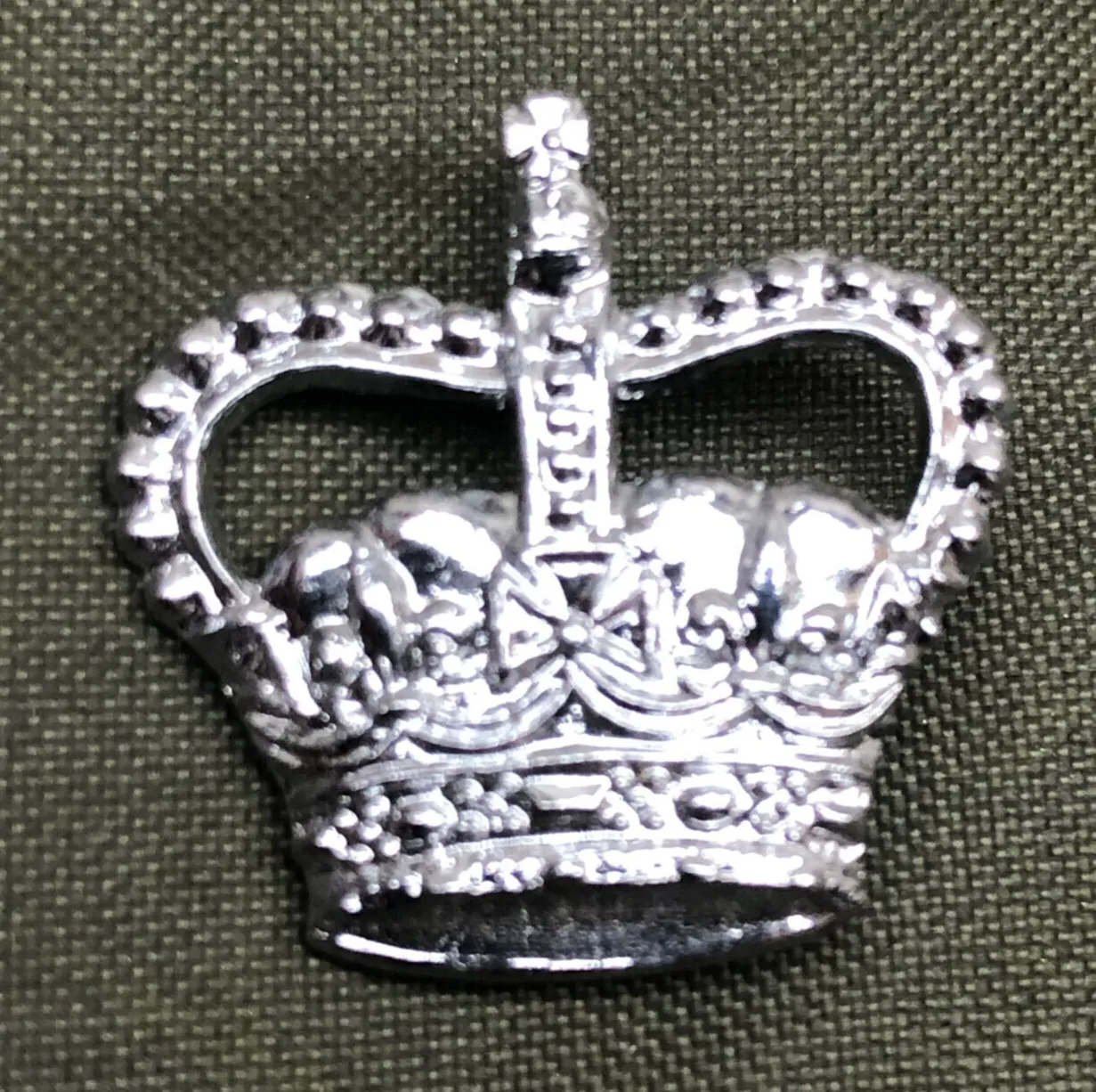 British Army Metal Rank Badge in Chromium plated metal - Small Crown - Staff Sgt