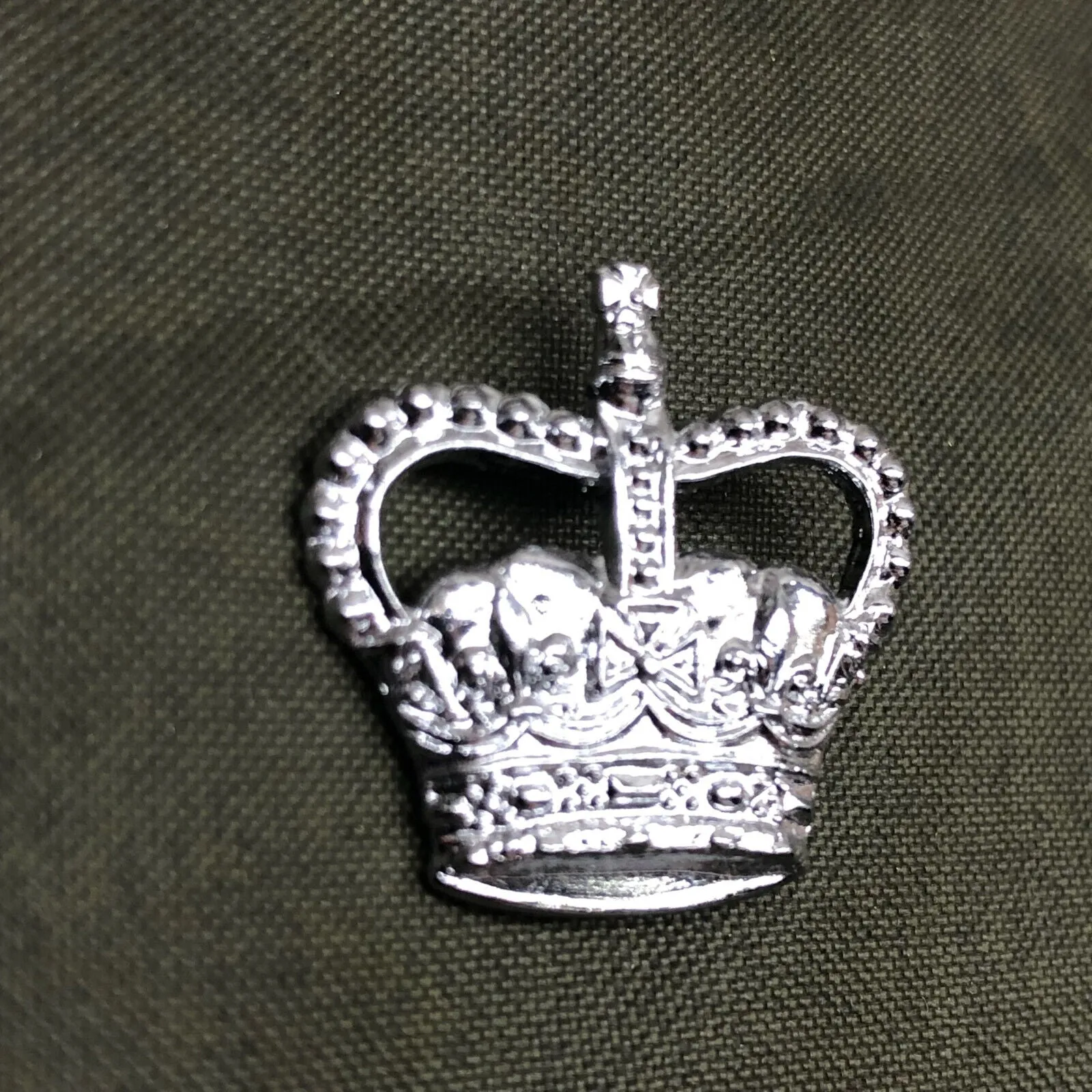 British Army Metal Rank Badge in Chromium plated metal - Small Crown - Staff Sgt