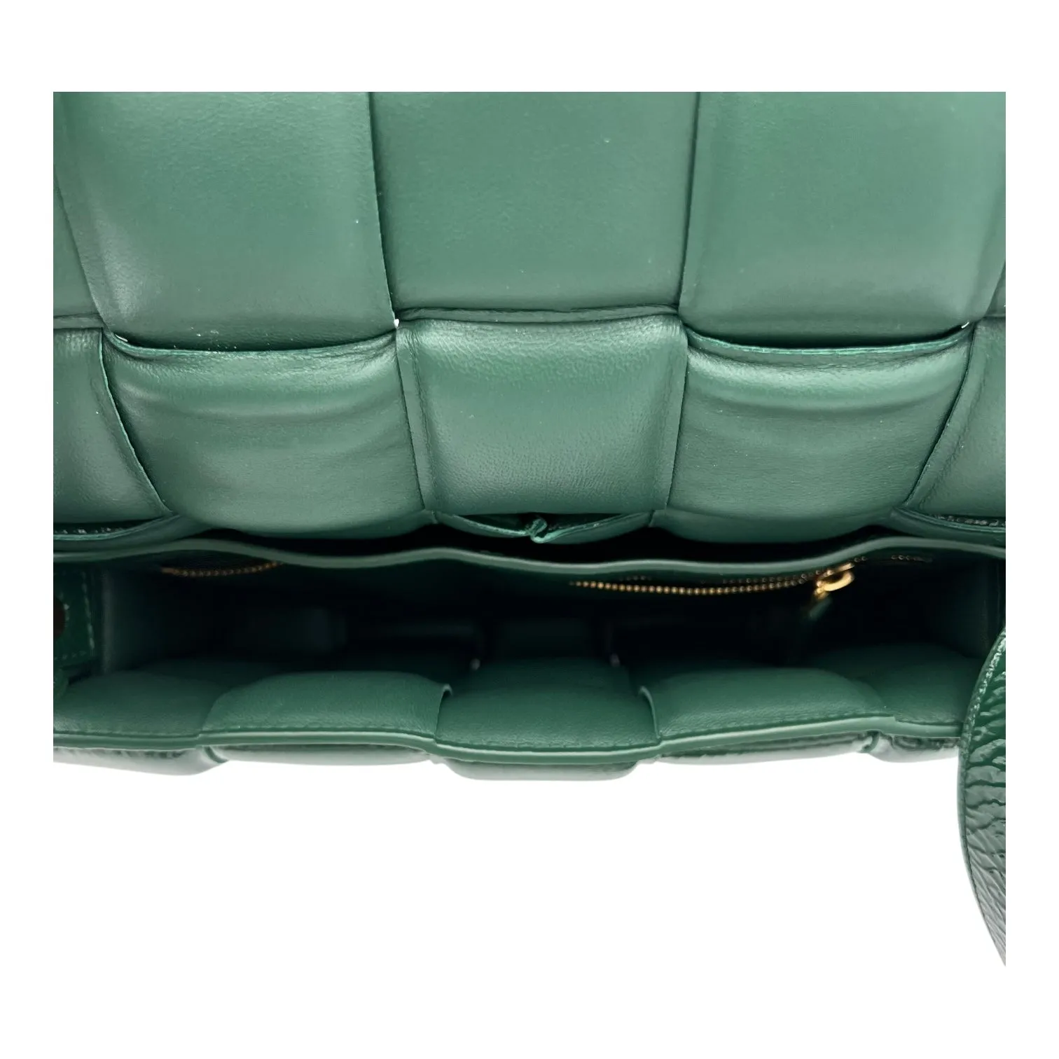 Cassette Shoulder Bag Green in Patent Leather, Gold hardware
