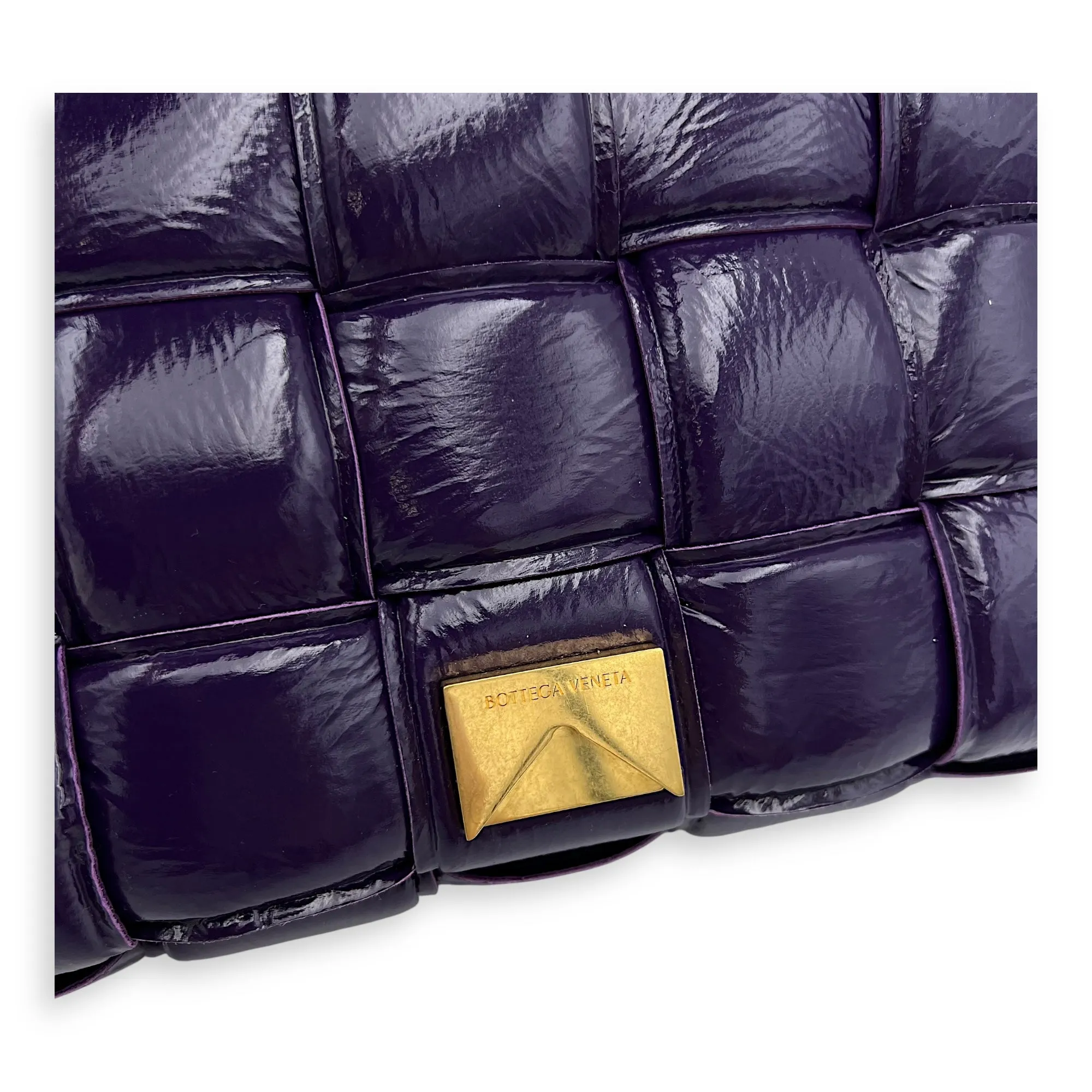 Cassette Shoulder Bag Purple in Patent Leather, Gold hardware