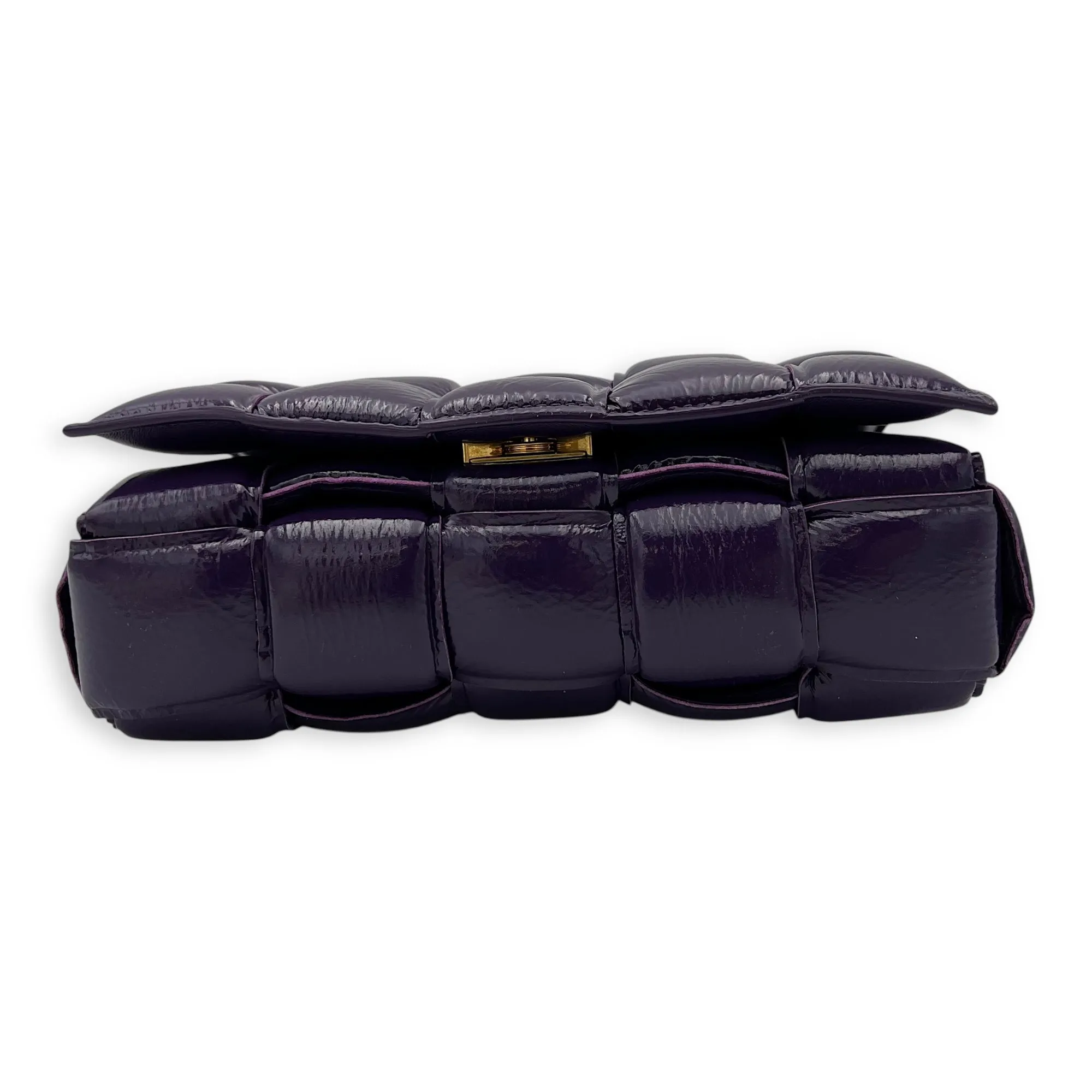 Cassette Shoulder Bag Purple in Patent Leather, Gold hardware