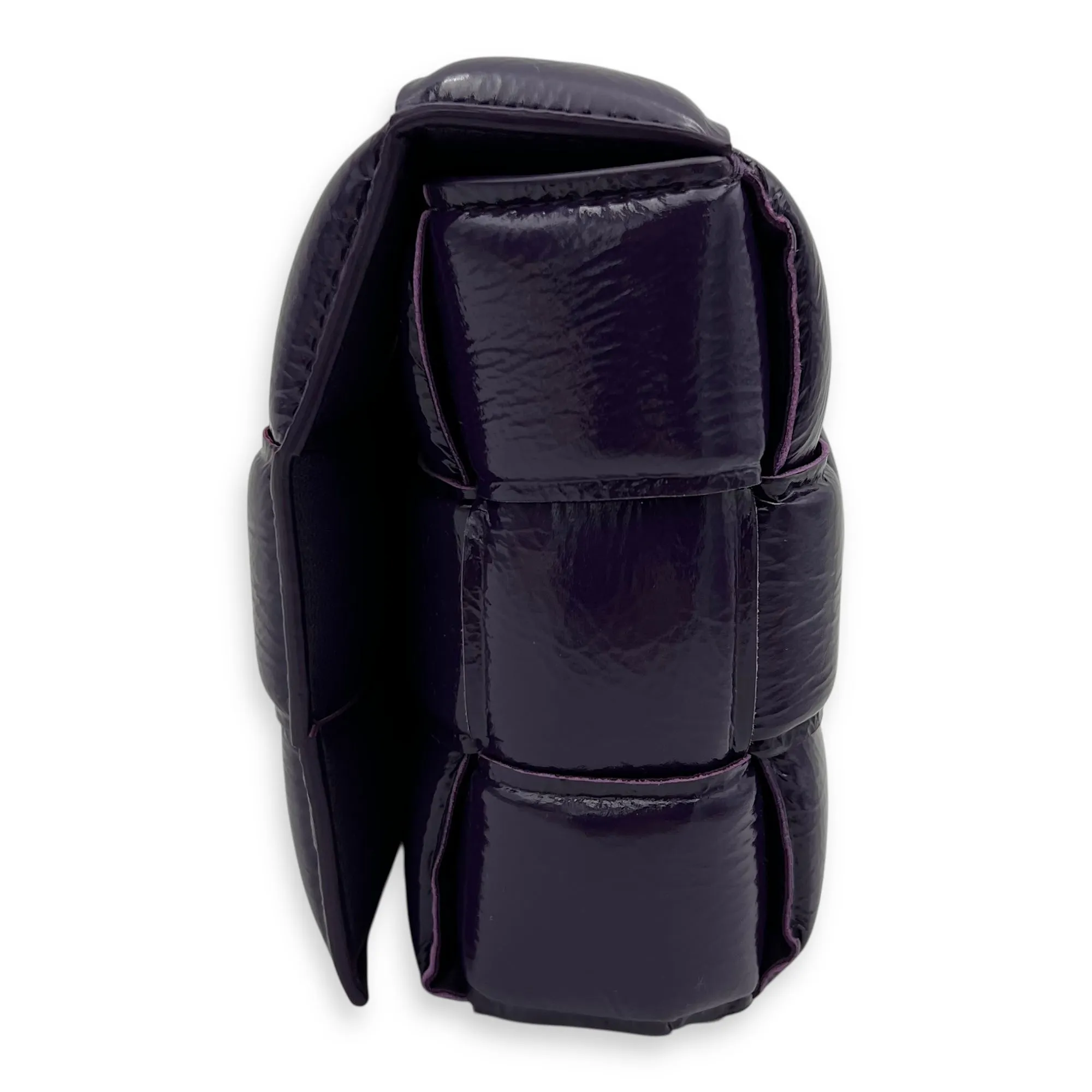 Cassette Shoulder Bag Purple in Patent Leather, Gold hardware