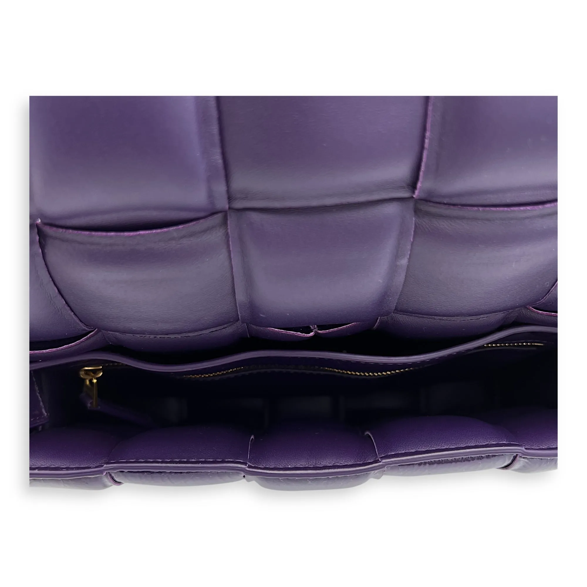 Cassette Shoulder Bag Purple in Patent Leather, Gold hardware