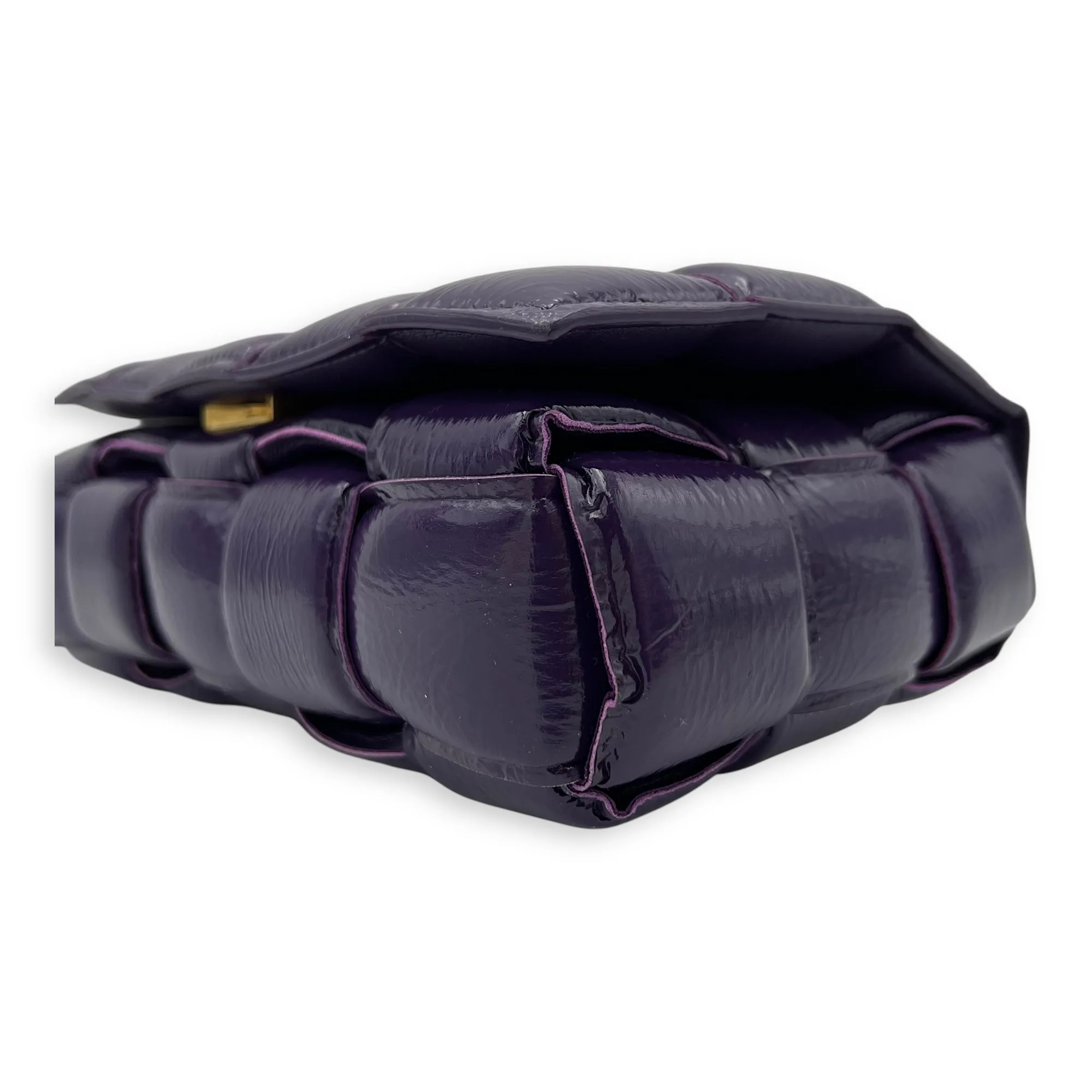 Cassette Shoulder Bag Purple in Patent Leather, Gold hardware