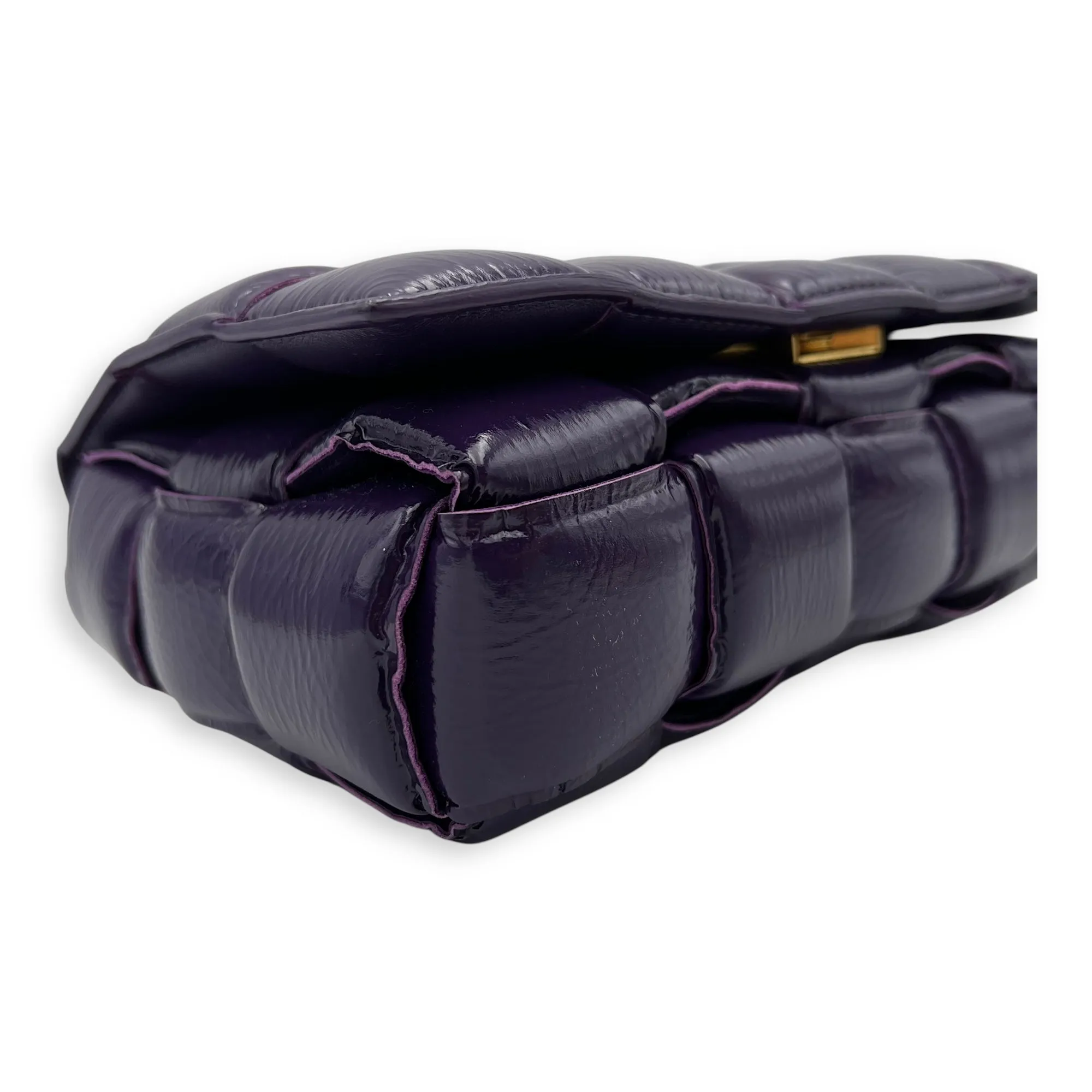 Cassette Shoulder Bag Purple in Patent Leather, Gold hardware