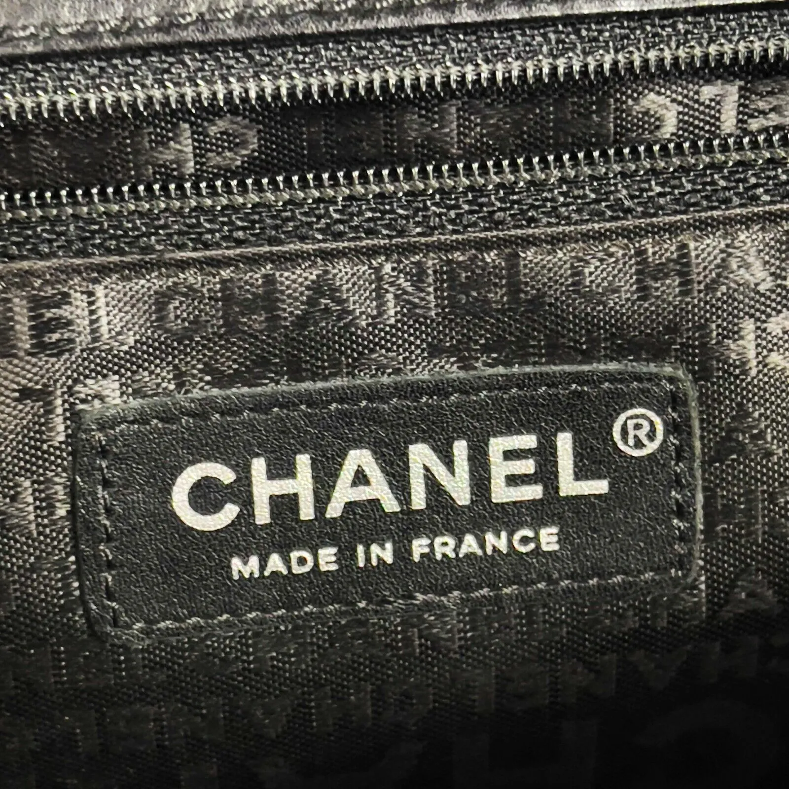 CHANEL 05 Patent Chain Through Flap Bag Quilted - Black / Silver-tone Crossbody