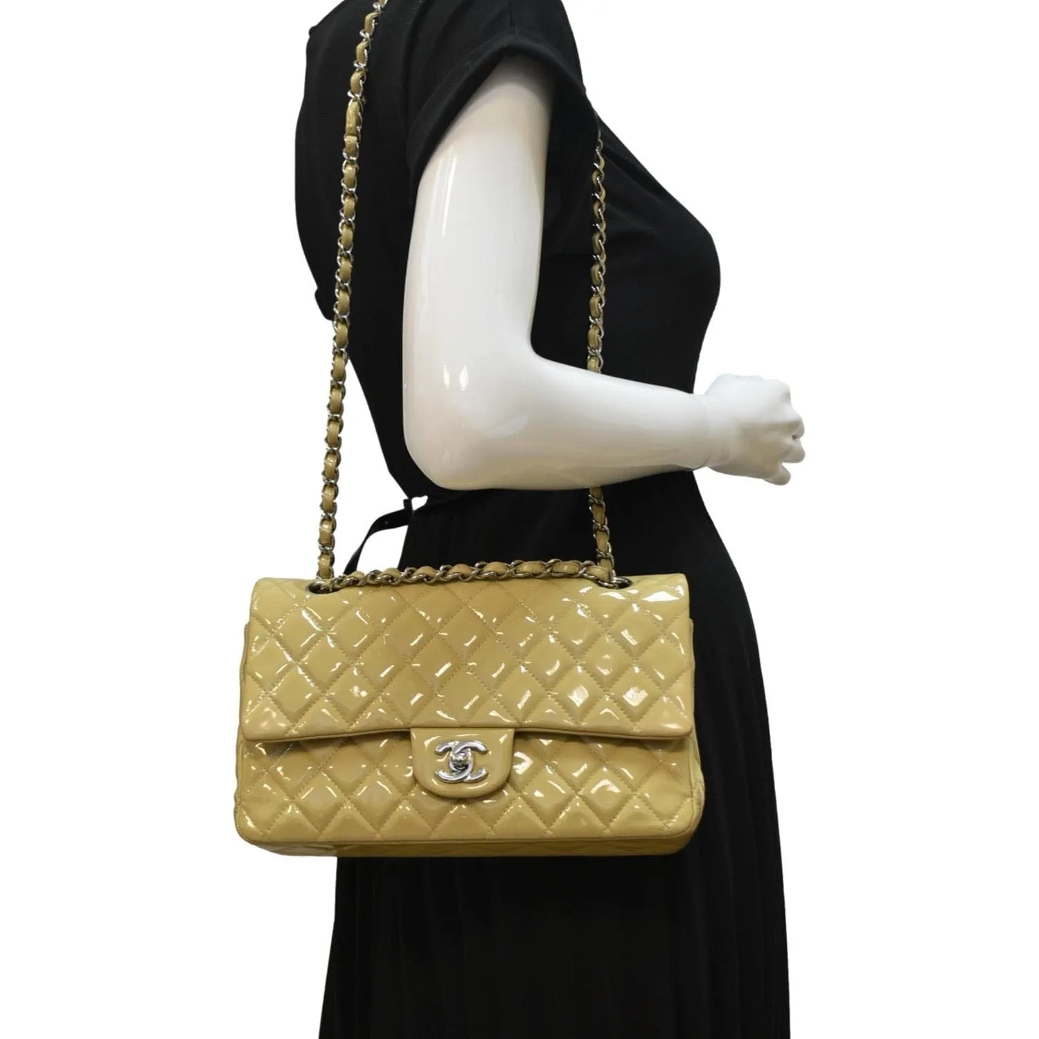 CHANEL Classic Jumbo Double Flap Quilted Leather Shoulder Bag Beige