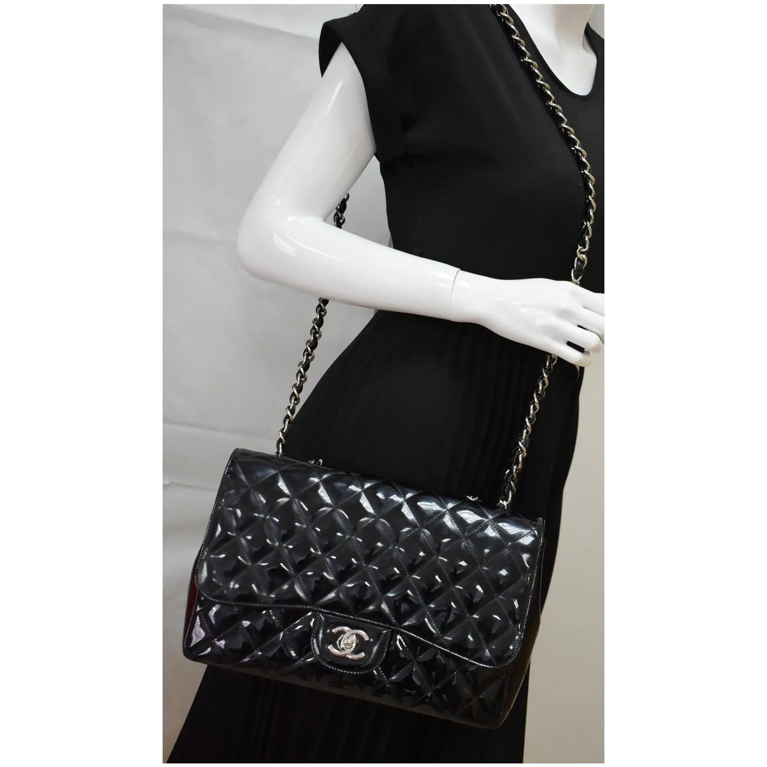 CHANEL Jumbo Single Flap Patent Leather Shoulder Bag Black