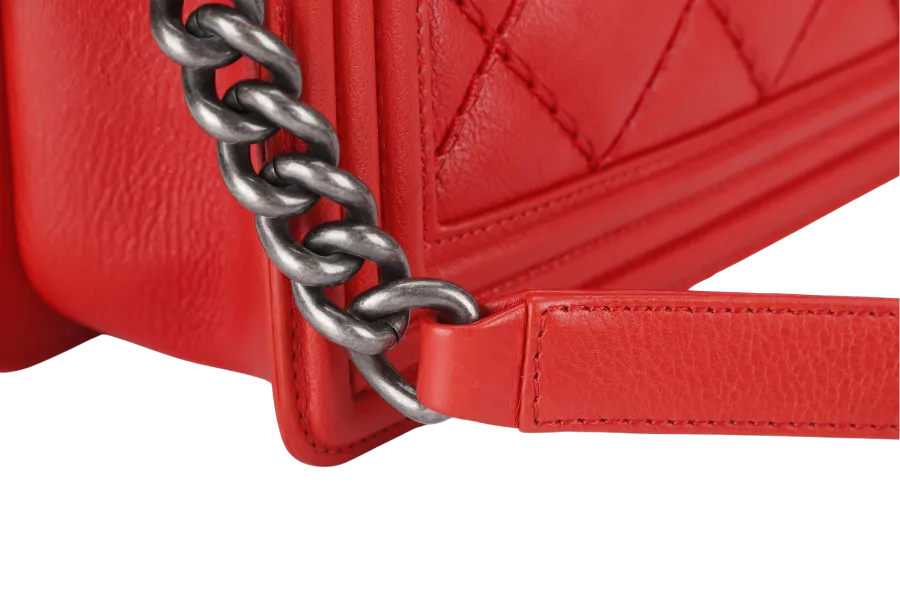 CHANEL LEBOY (1877xxxx) NEW MEDIUM RED ULTRA STITCH RUTHENIUM HARDWARE WITH CARD