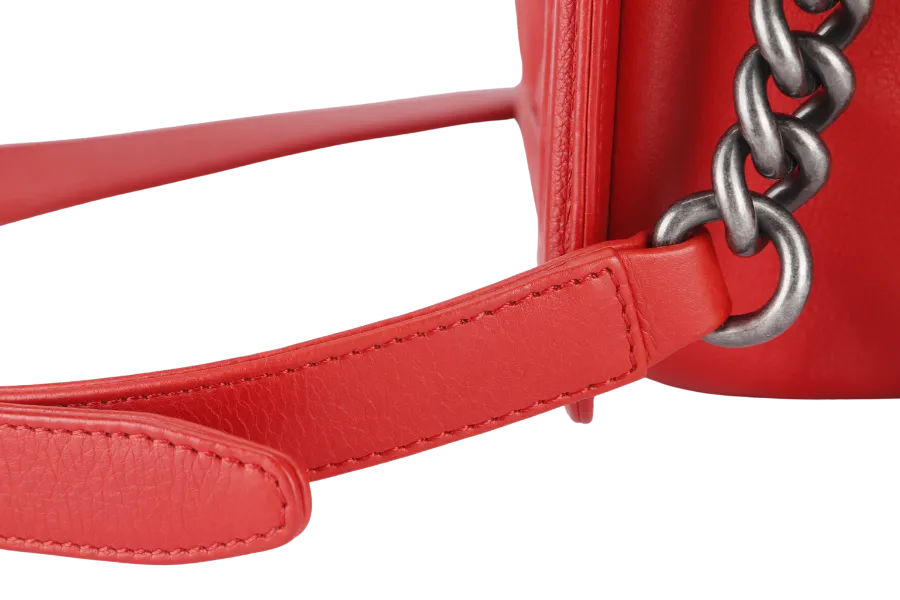 CHANEL LEBOY (1877xxxx) NEW MEDIUM RED ULTRA STITCH RUTHENIUM HARDWARE WITH CARD