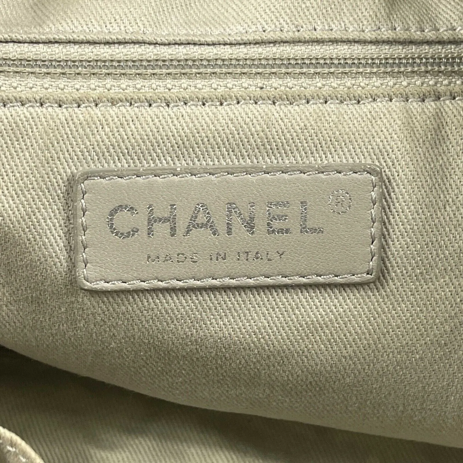 CHANEL - Sea Hit CC Iridescent Calfskin Medium Black Shoulder Bag