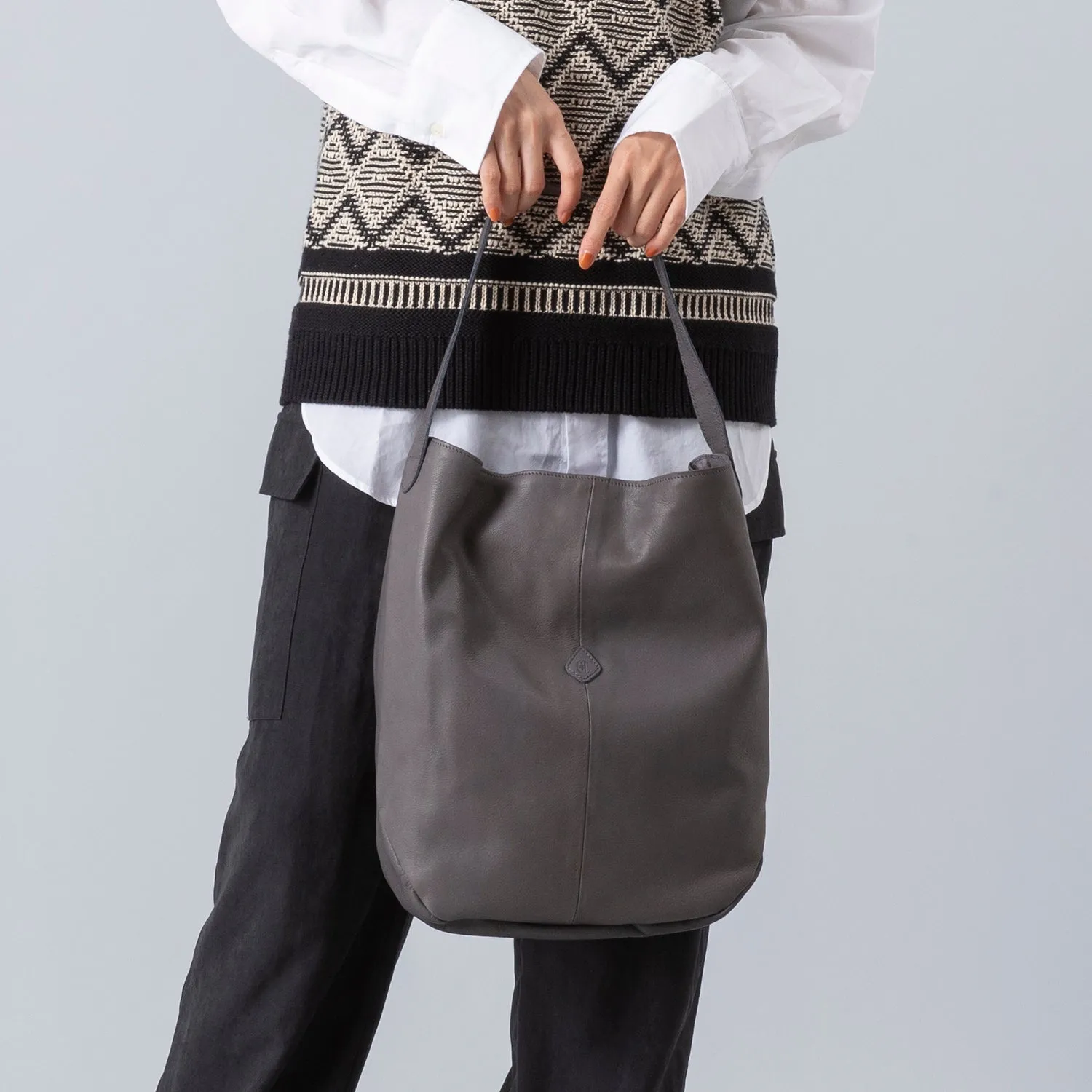 CLEDRAN | クレドラン　GALE LEATHER HALF SHOULDER