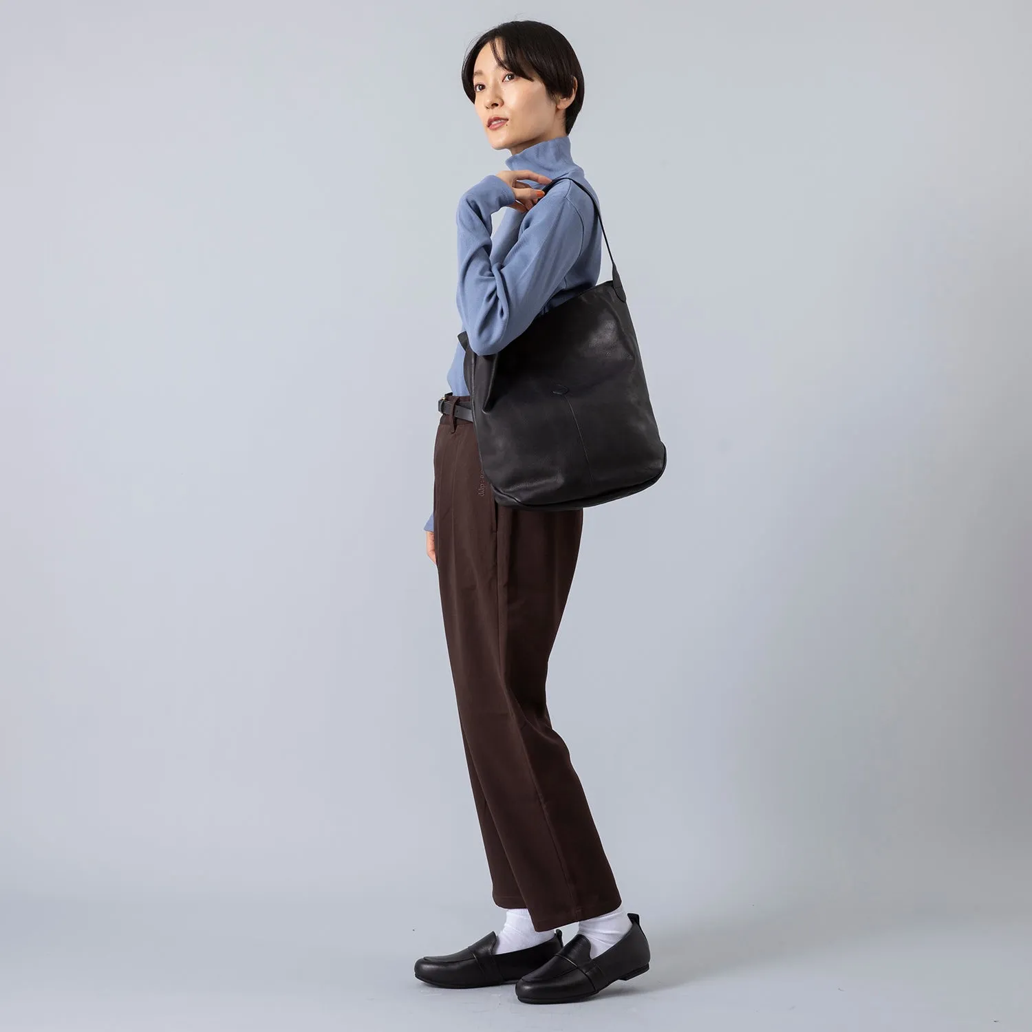 CLEDRAN | クレドラン　GALE LEATHER HALF SHOULDER