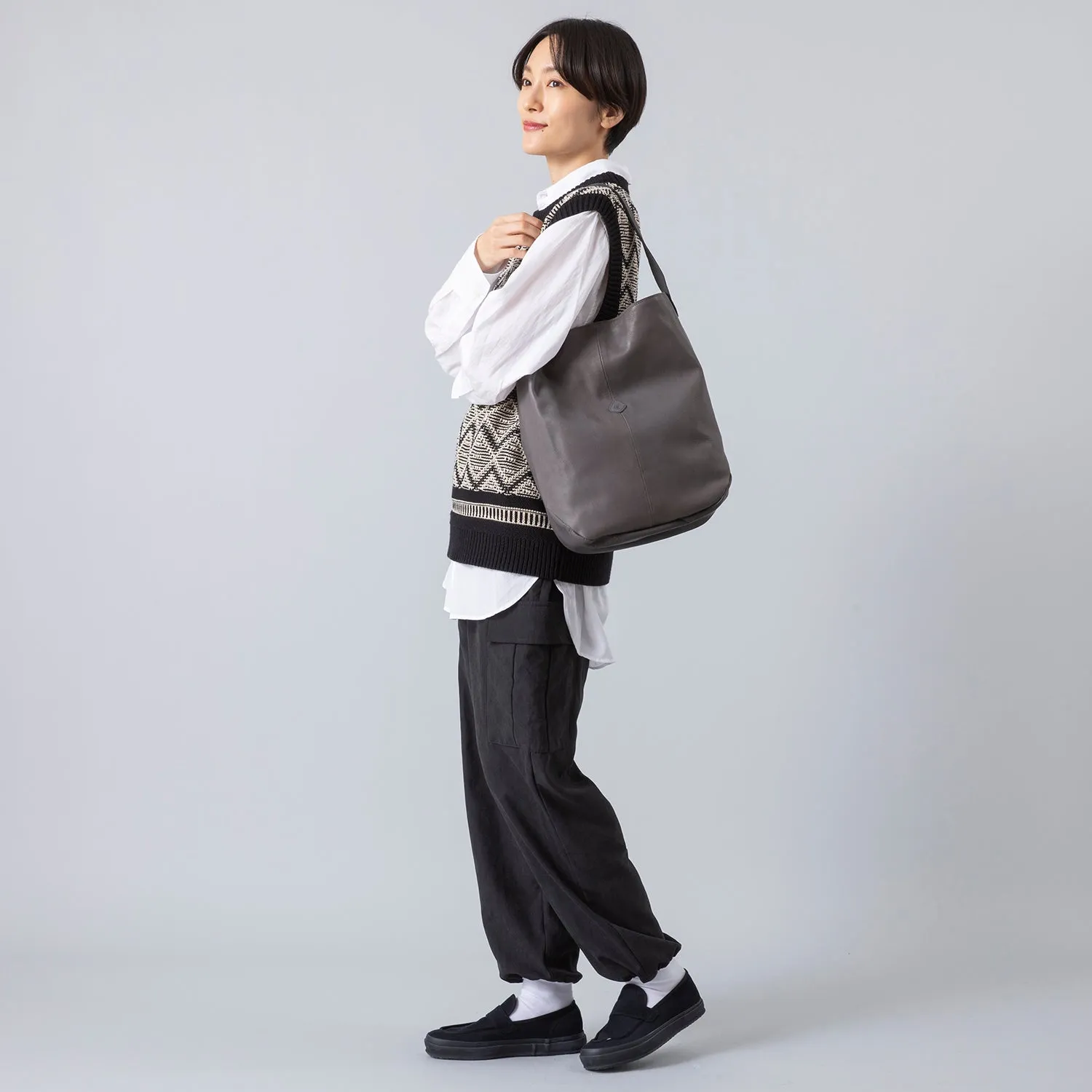 CLEDRAN | クレドラン　GALE LEATHER HALF SHOULDER