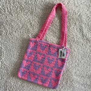 Crochet Heart Tote Bag in Pink/Purple