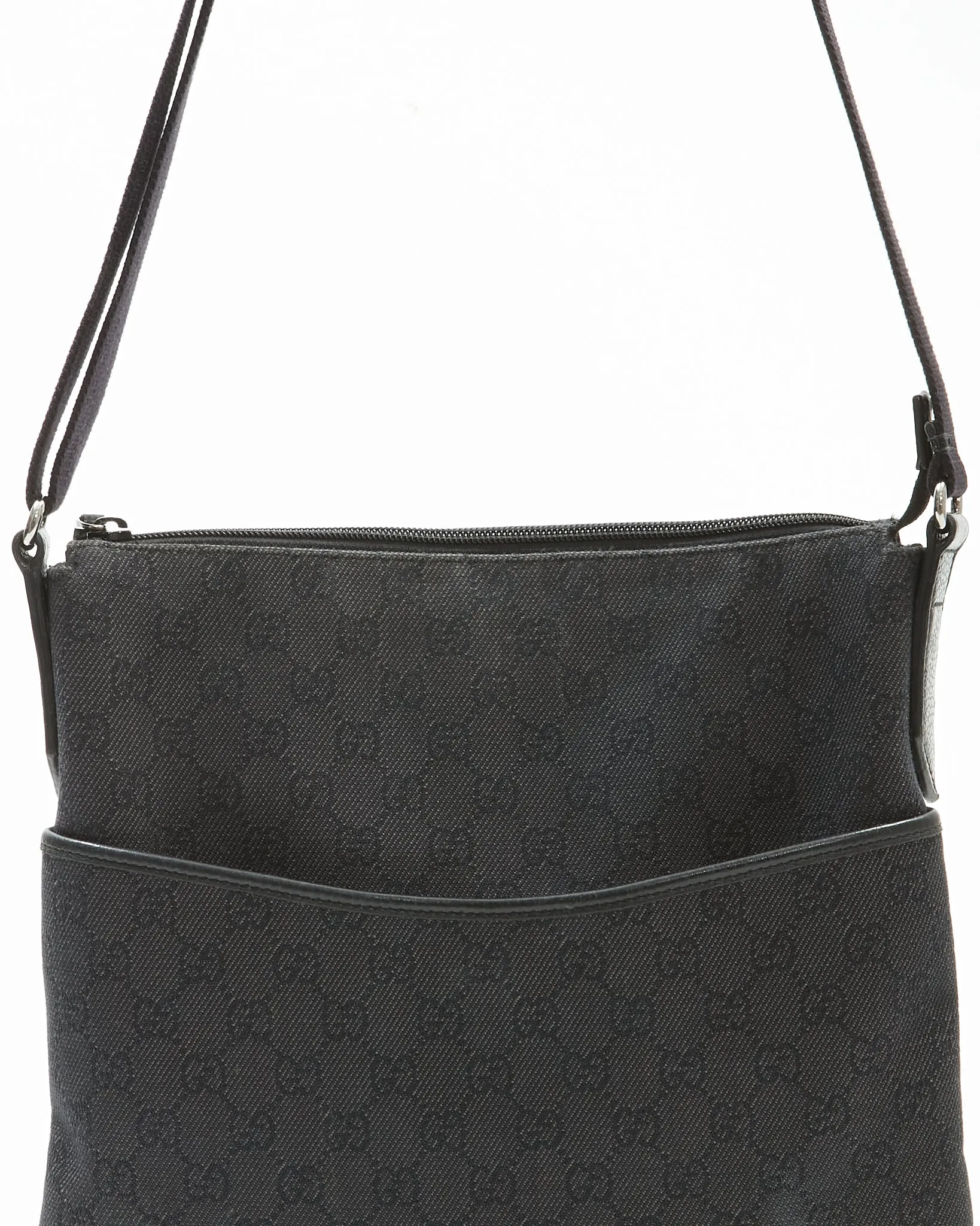 Gucci Black GG Supreme Canvas Messenger Bag