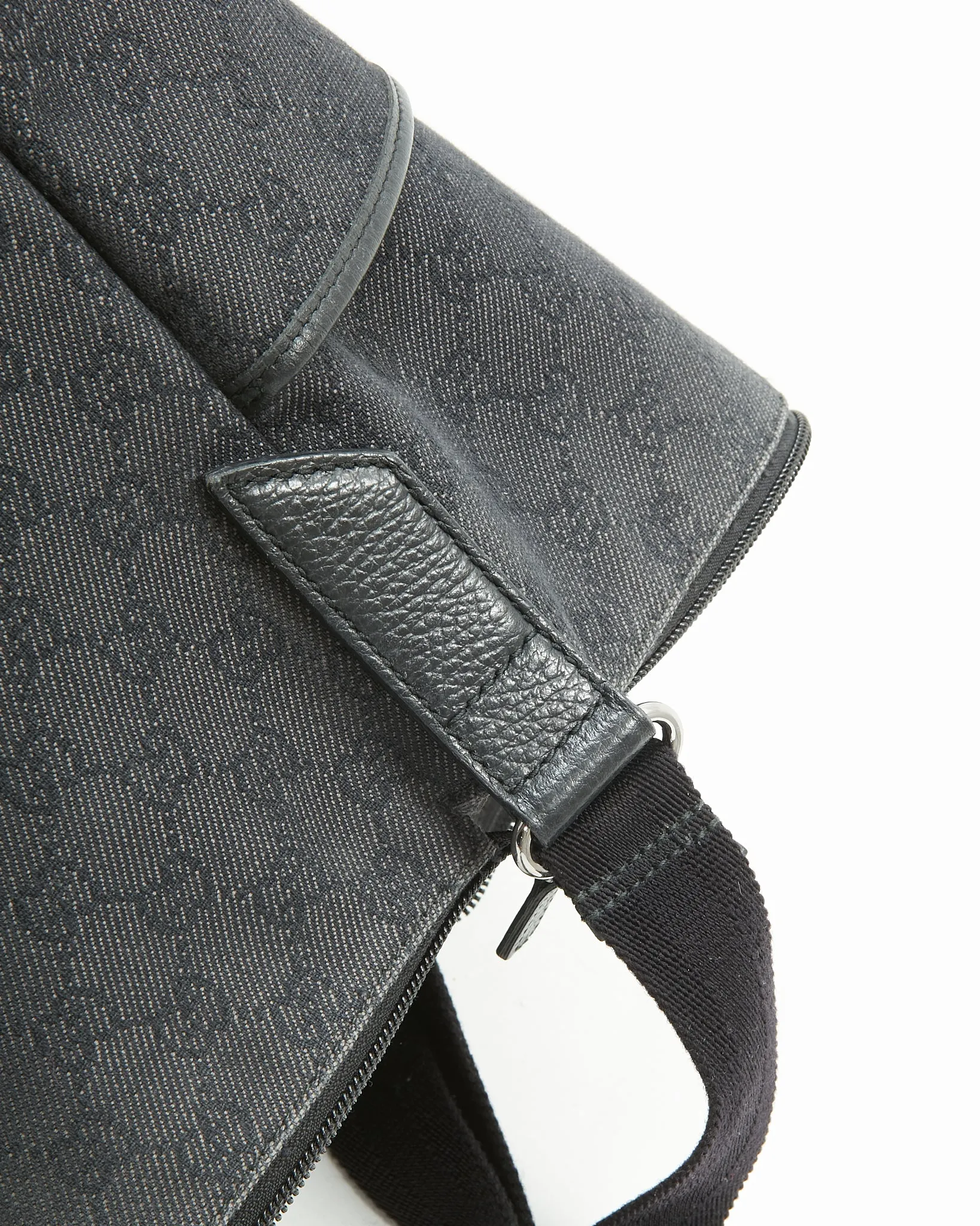 Gucci Black GG Supreme Canvas Messenger Bag