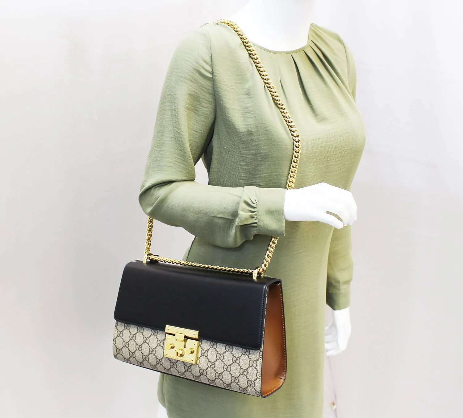 GUCCI GG Supreme Beige/Black Padlock Medium Shoulder Bag