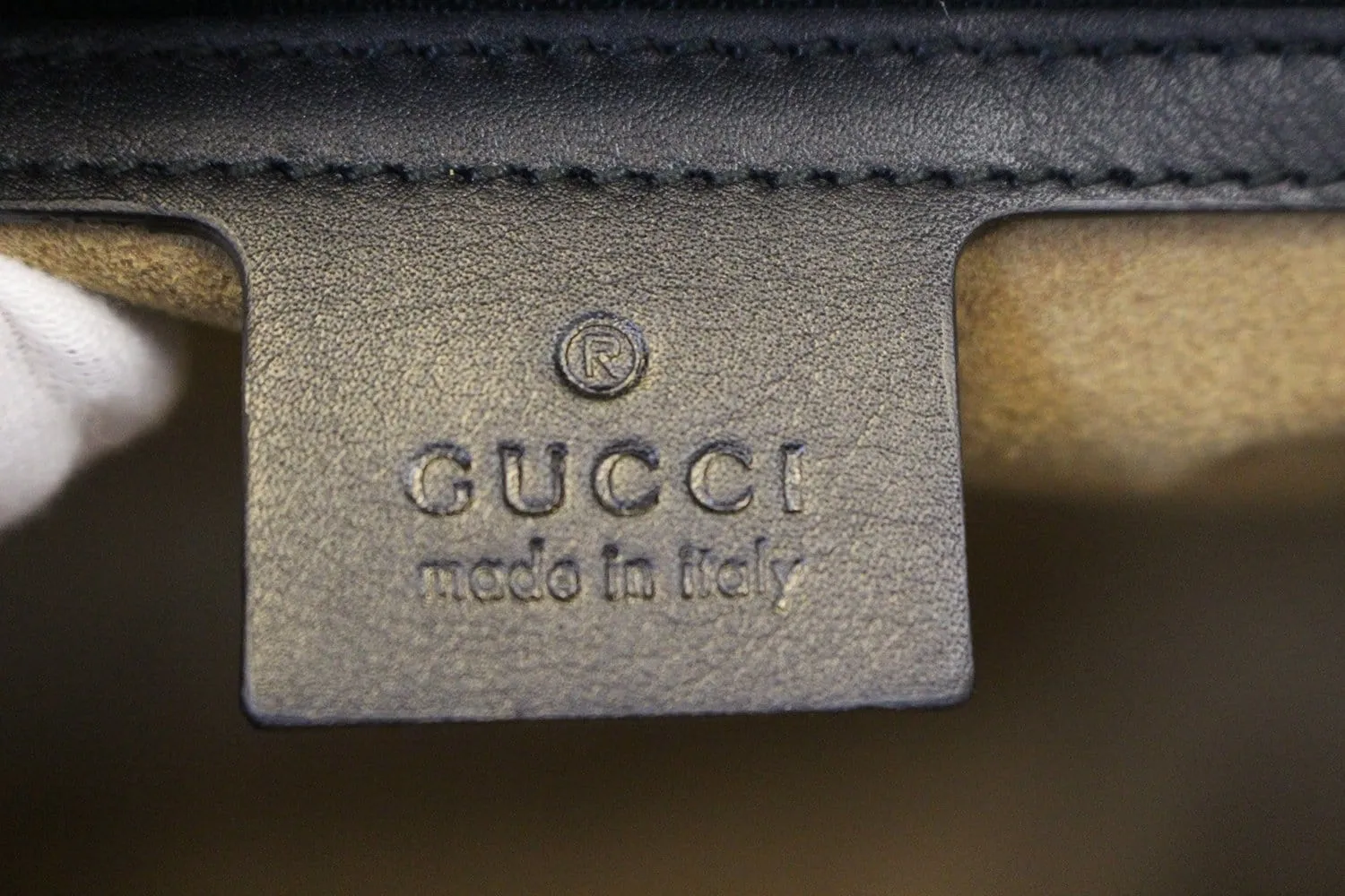 GUCCI GG Supreme Beige/Black Padlock Medium Shoulder Bag