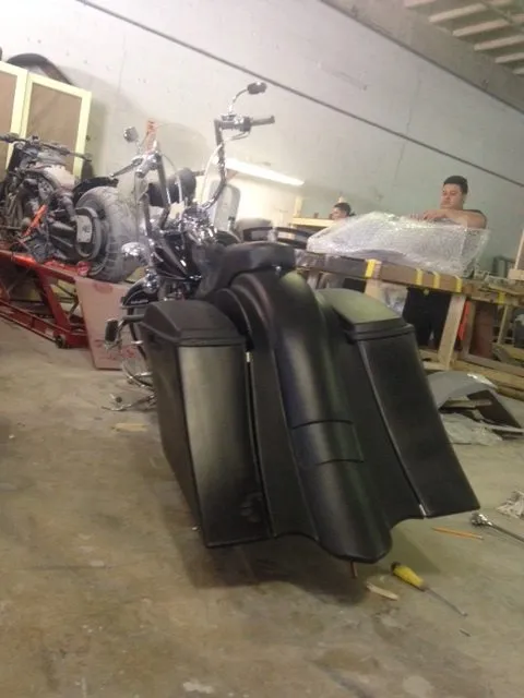 Harley Davidson 6" Heritage Softail Out & Down Extended Saddlebags, 6.5" Speaker Lids   LED Fender No Cutouts