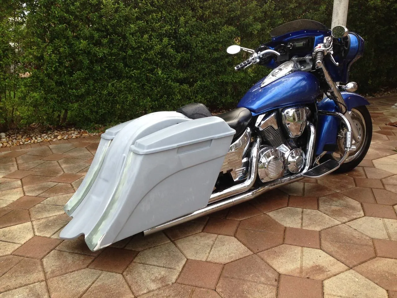 Honda VTX 1800 / 1300 6" Extended Stretched Out & Down Bags   Rear Fender   Lids  Fender No Cut Outs