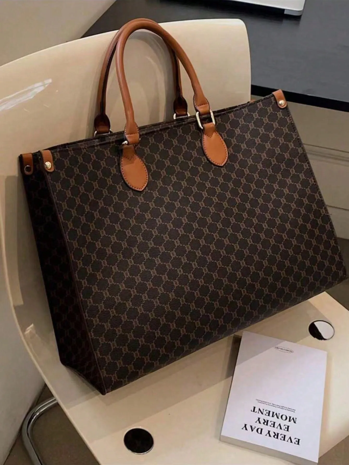 Large Capacity Embraided Hand Bag