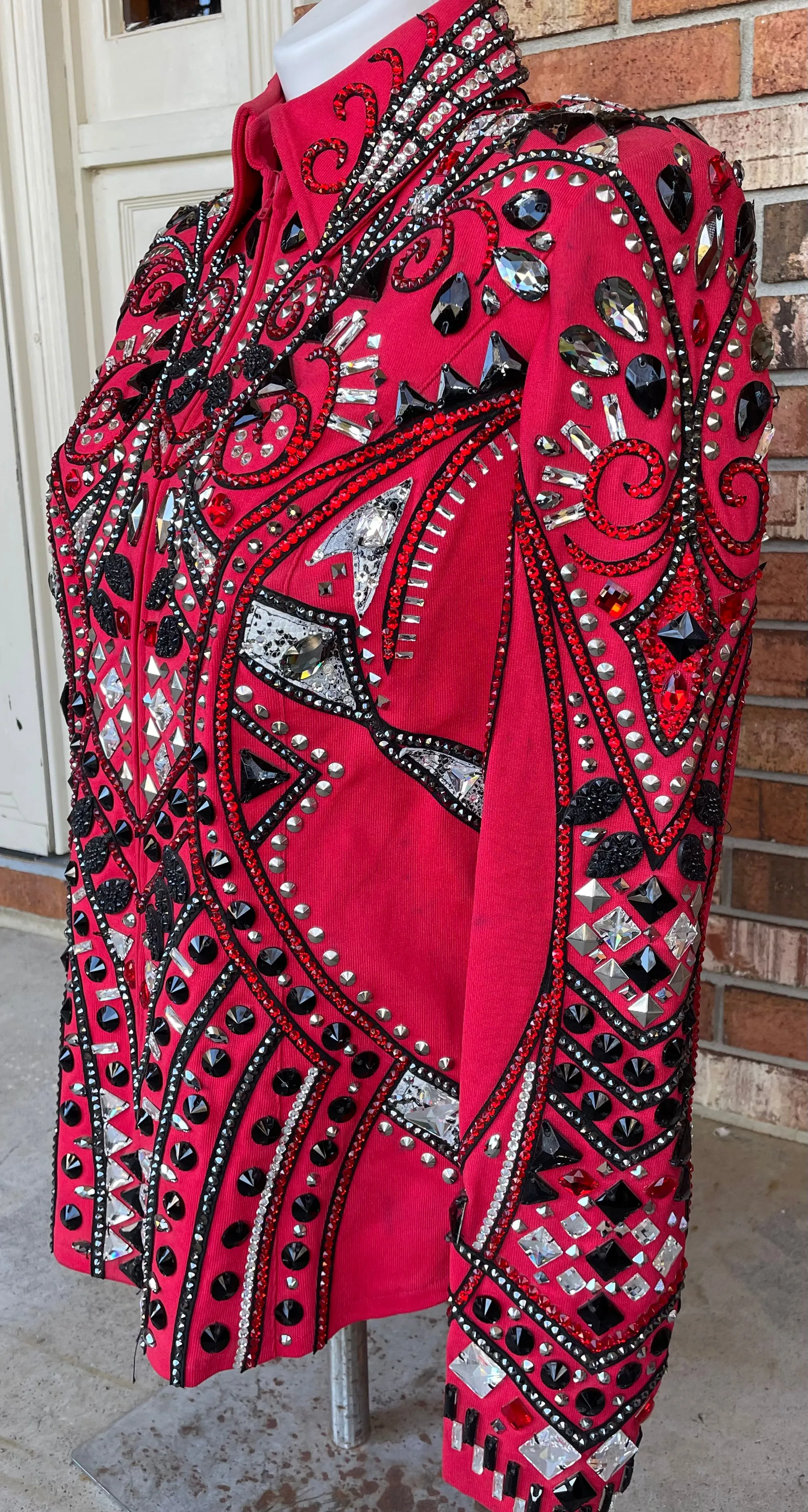 Large on consignment  Lindsey James show jacket.
