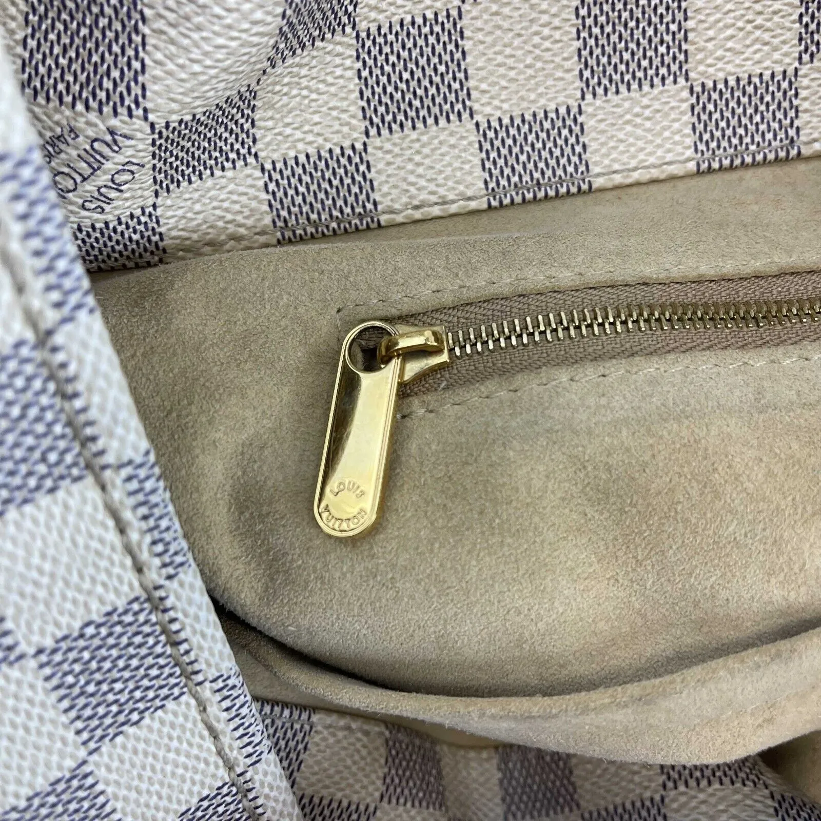 Louis Vuitton - Artsy MM - Daimer Azur Shoulder Bag