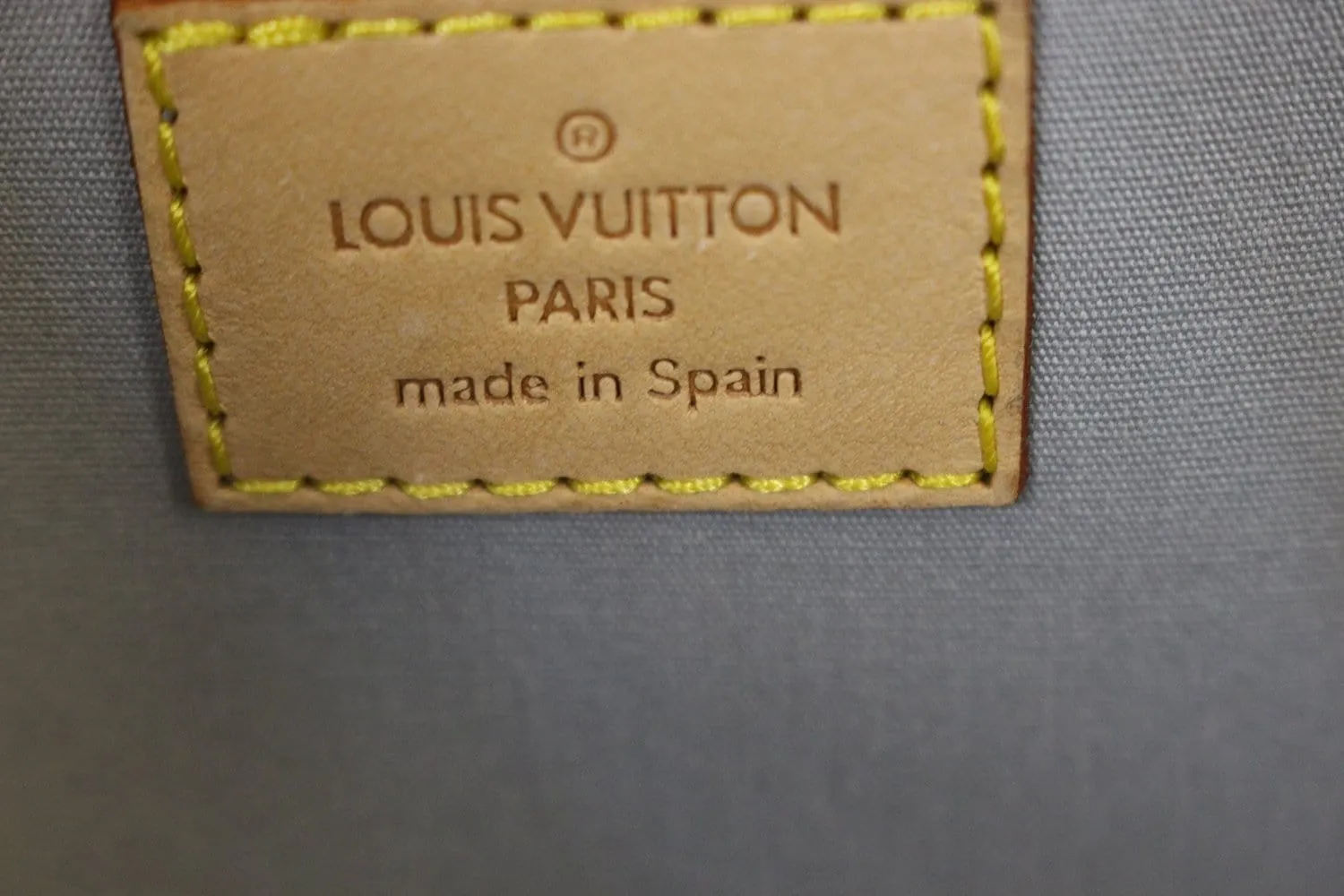 LOUIS VUITTON Cream Vernis Leather Roxbury Drive Bag