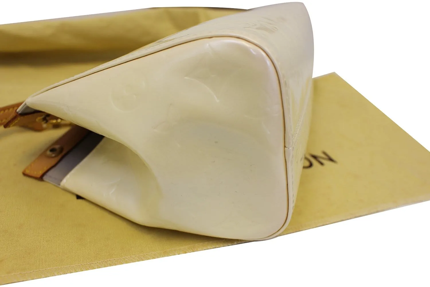 LOUIS VUITTON Cream Vernis Leather Roxbury Drive Bag