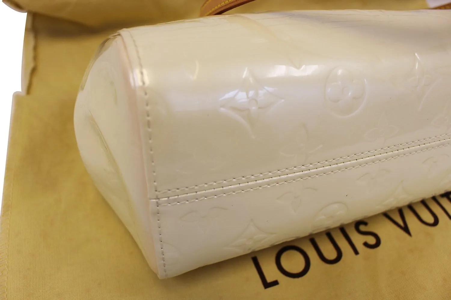 LOUIS VUITTON Cream Vernis Leather Roxbury Drive Bag