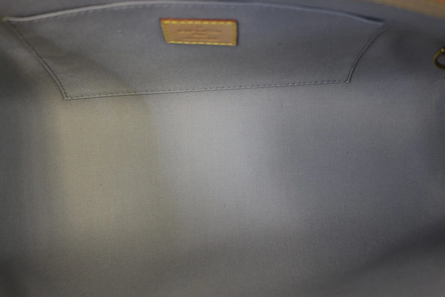 LOUIS VUITTON Cream Vernis Leather Roxbury Drive Bag