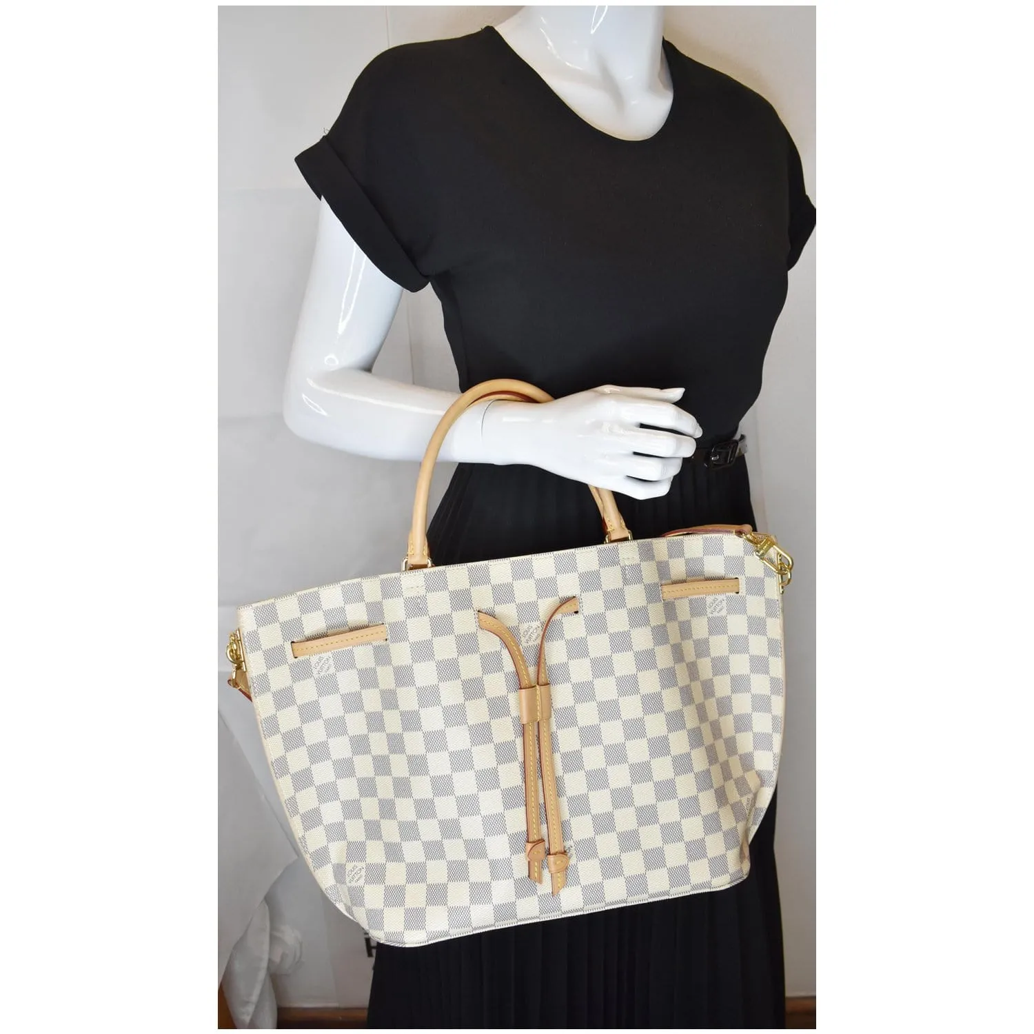 LOUIS VUITTON Girolata Damier Azur Shoulder Bag White