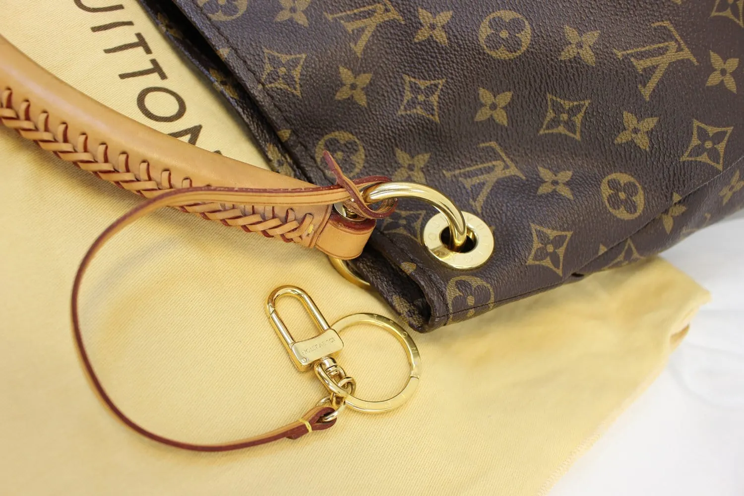 LOUIS VUITTON Monogram Canvas Artsy MM Shoulder Bag