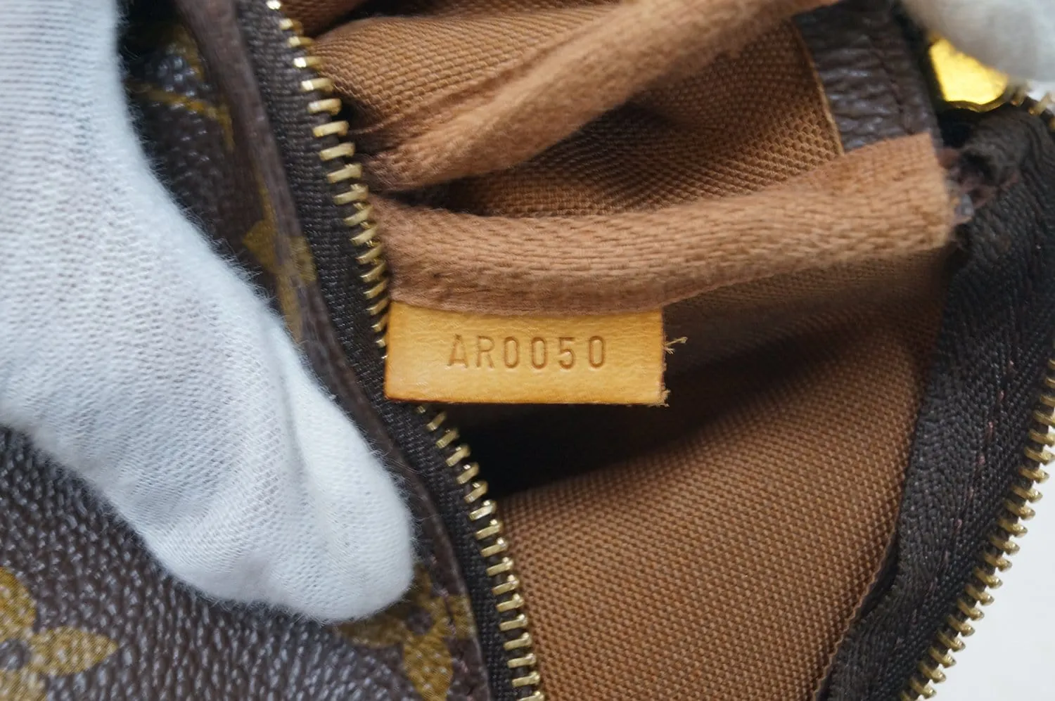 LOUIS VUITTON Monogram Pochette Accessoires Long Shoulder Pouch