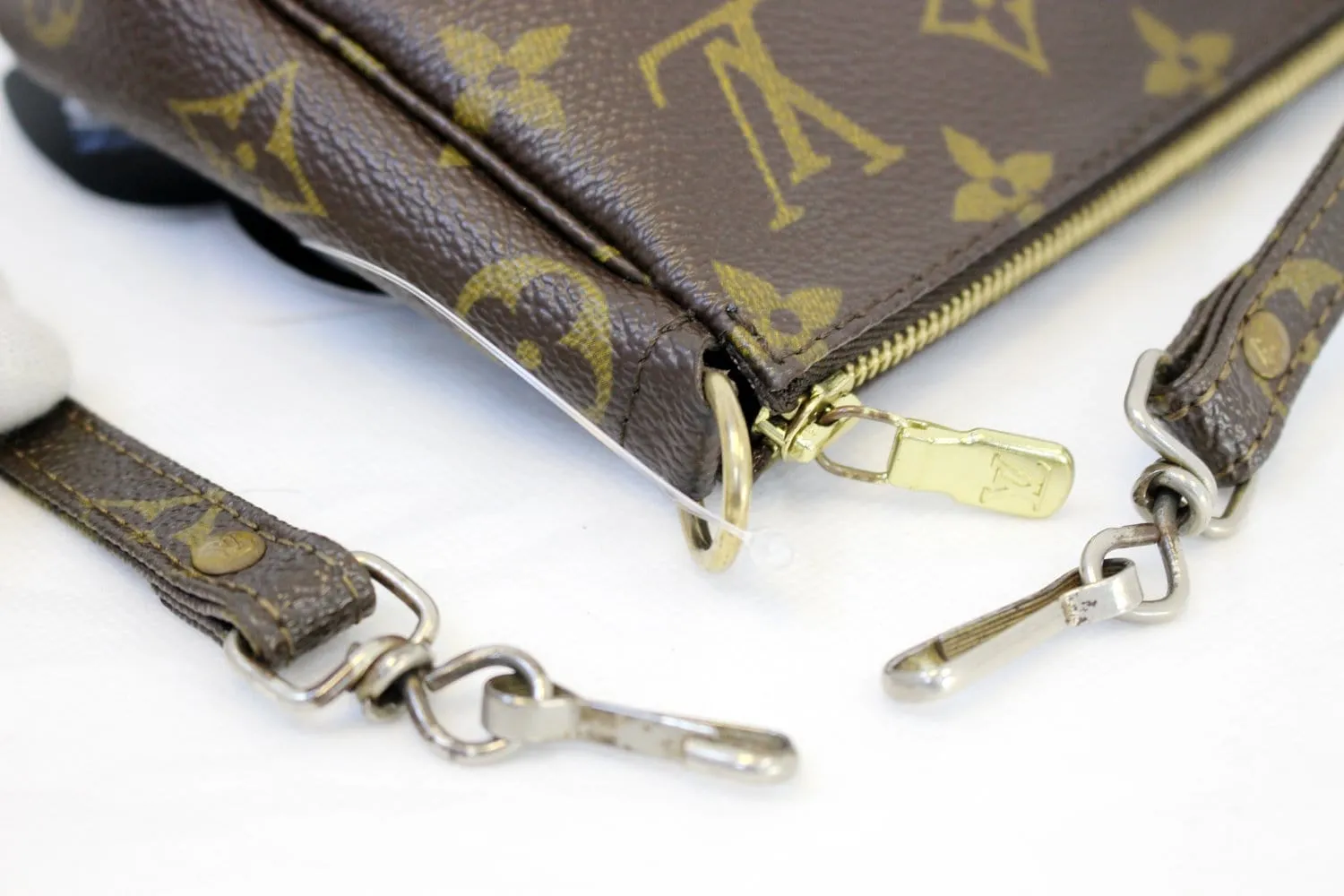 LOUIS VUITTON Monogram Pochette Accessoires Long Shoulder Pouch