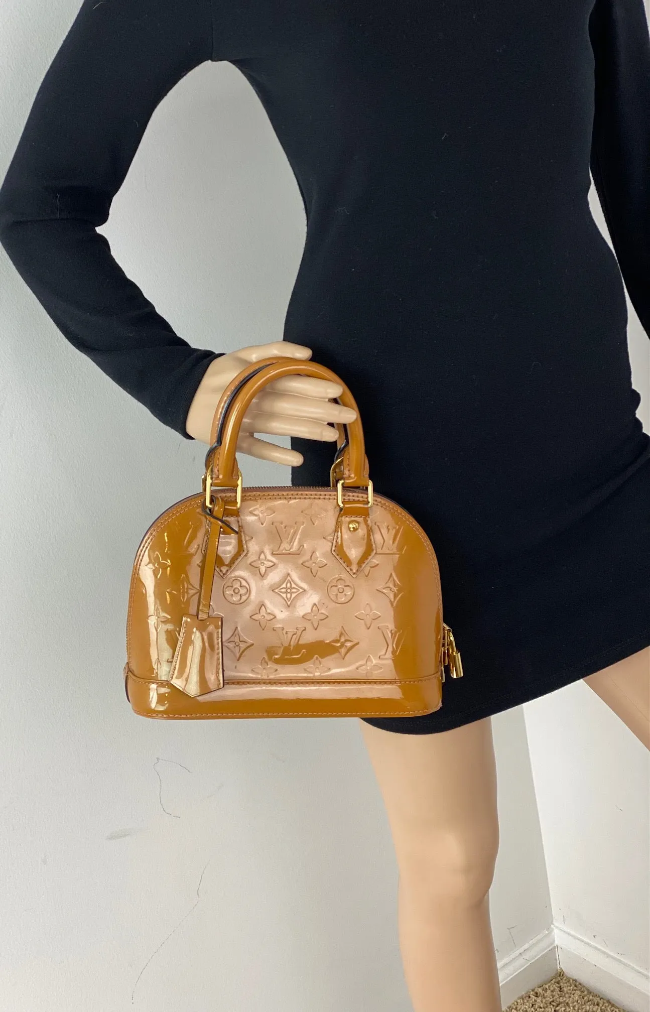 LOUIS VUITTON Vernis Alma BB Rose Velours M91585 Hand Shoulder Bag Pre owned