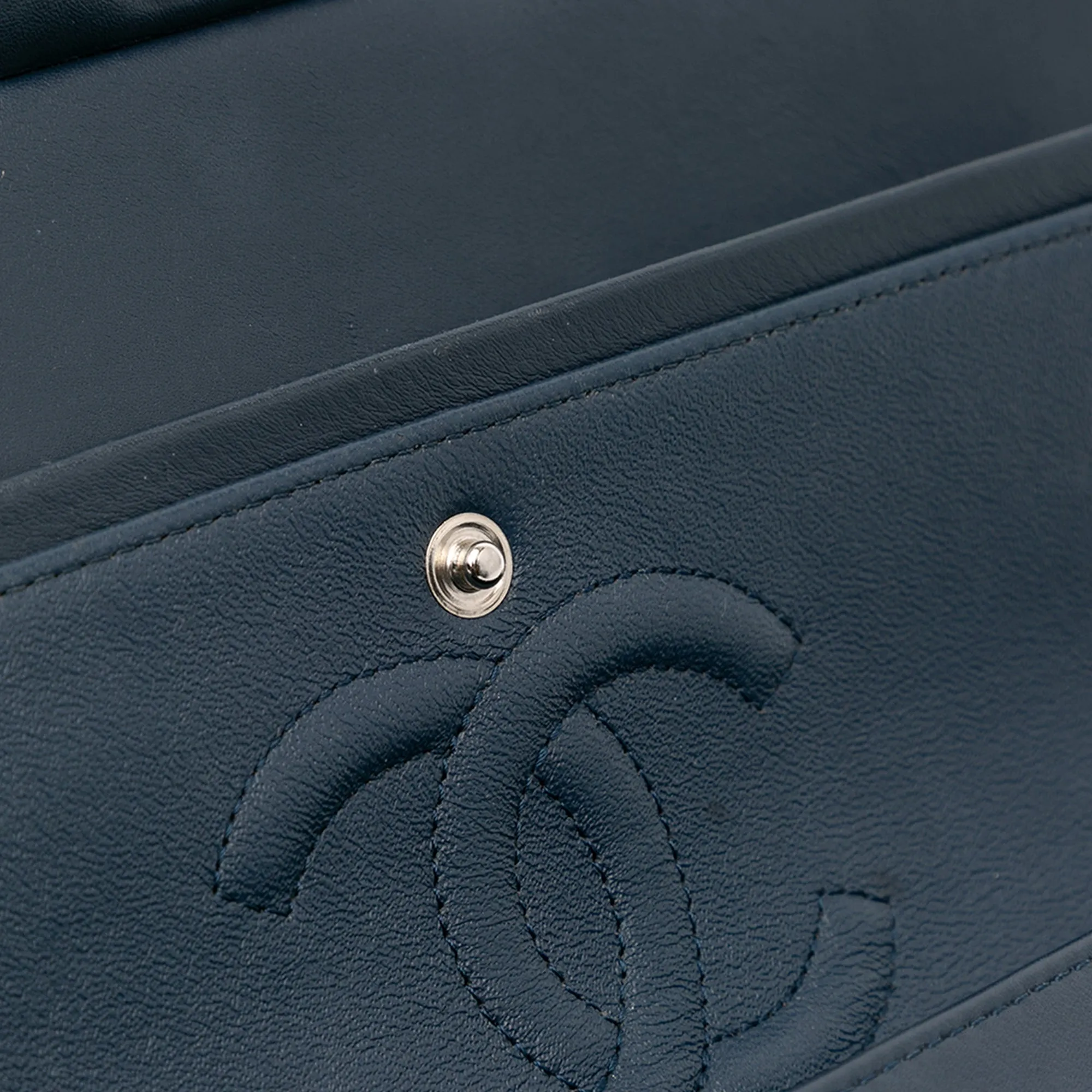 Medium Classic Patent Double Flap