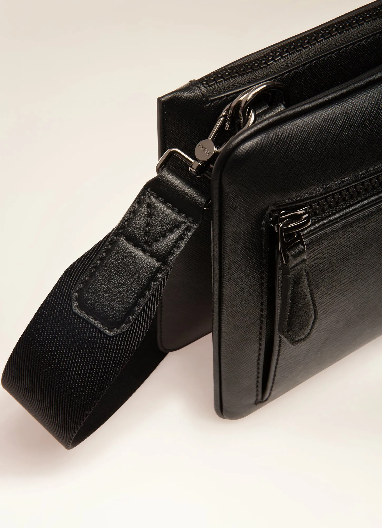 Milvar - Cross Body Bag