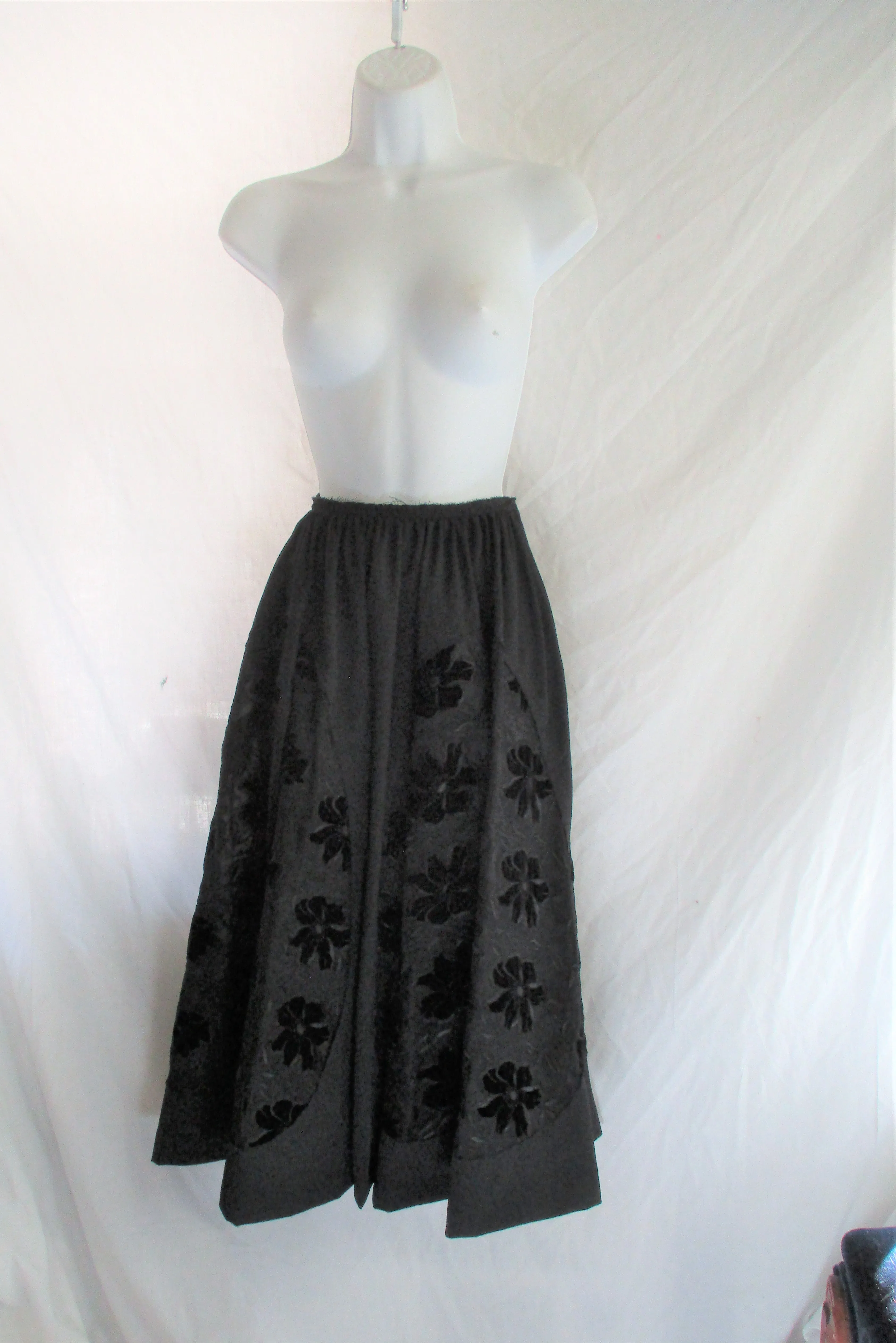 NWT NEW COMME DES GARCONS Velvet Embroidered Skirt S Boho Maxi BLACK