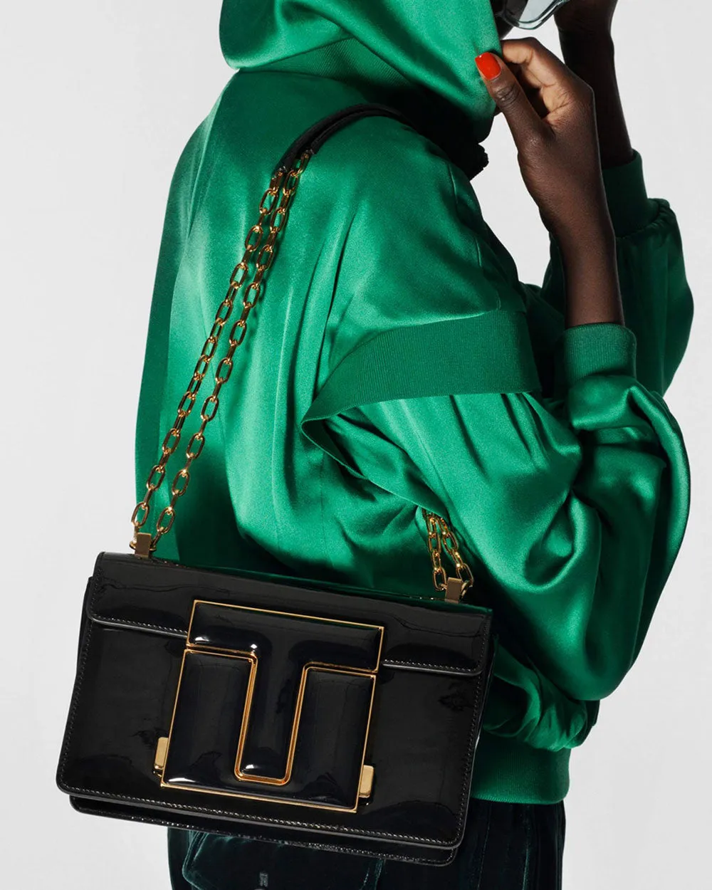Patent Leather Maxi 001 Medium Chain Shoulder Bag in Black
