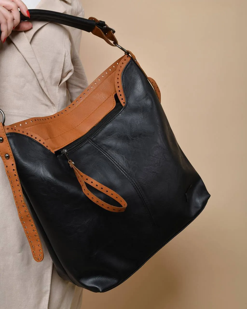 Plain Shoulder Bag - Black