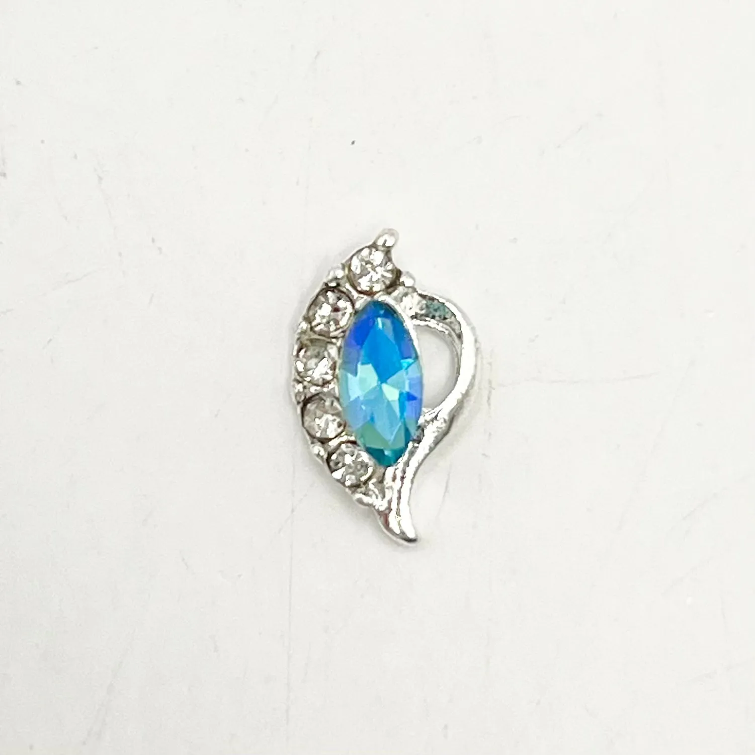 Queen - Nail Charms 10pc - #183 Silver Blue Iridescent Leafs with Crystals