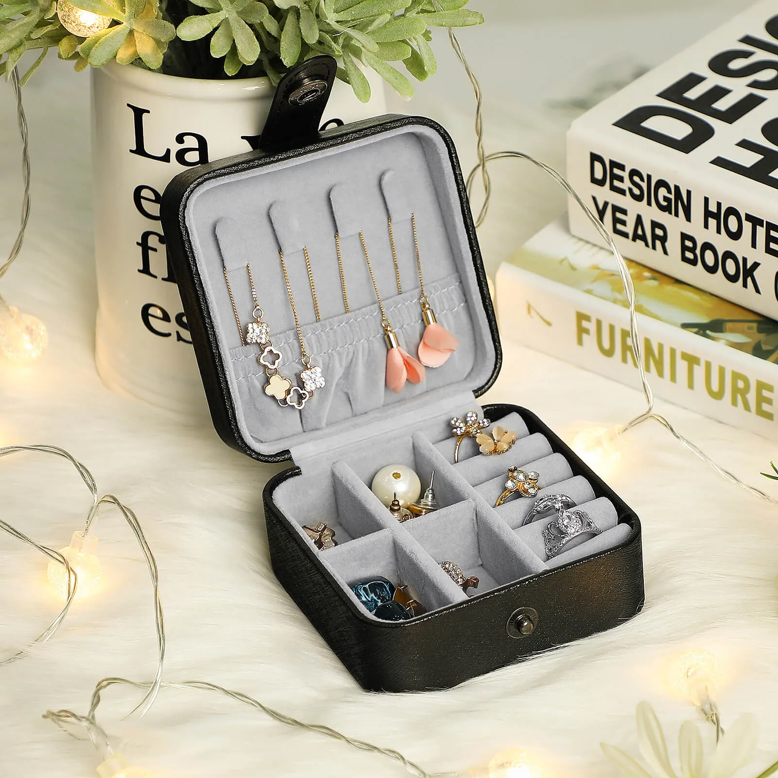 Rootz Portable Jewelry Box - Travel Case - Organizer - Compact Design - PU Material - Keeps Jewelry in Order - 15cm x 10cm x 5cm